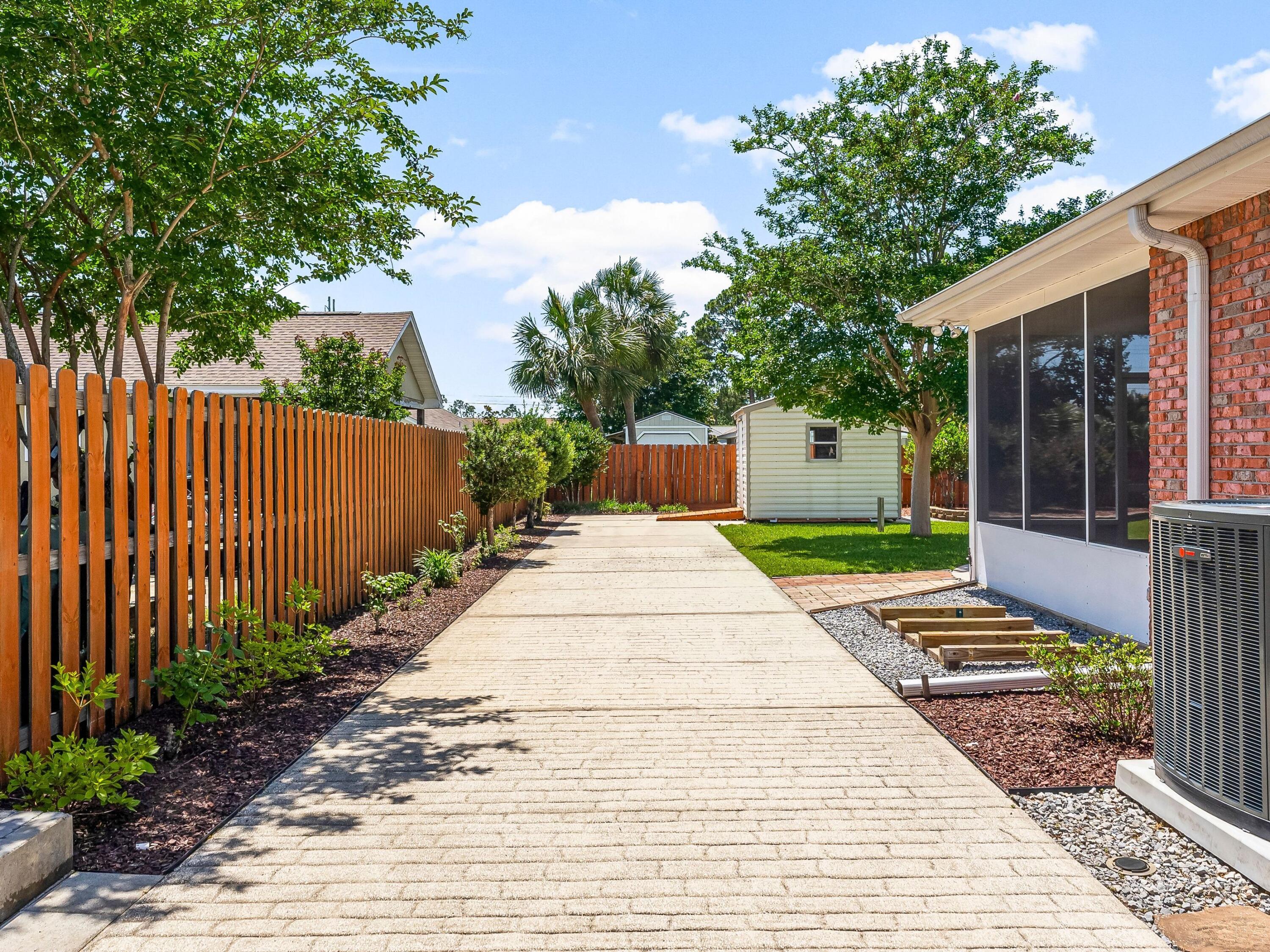 LYNN HAVEN - Residential