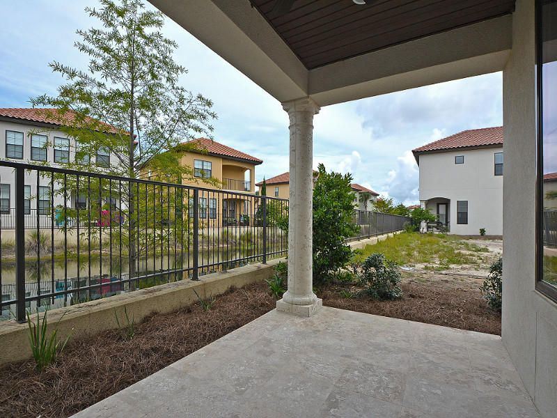 Villa Lago - Residential