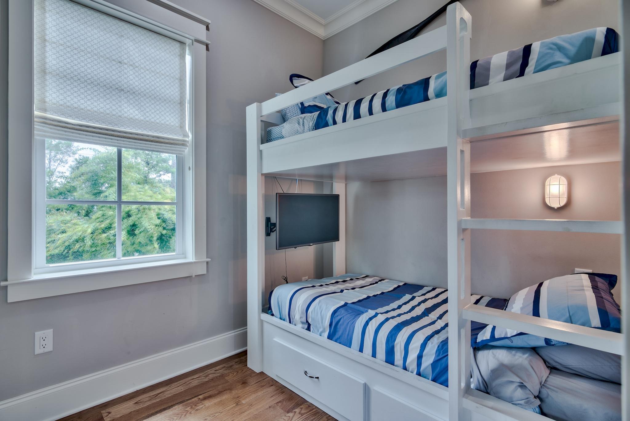 LAKESIDE AT BLUE MOUNTAIN BEACH - Residential