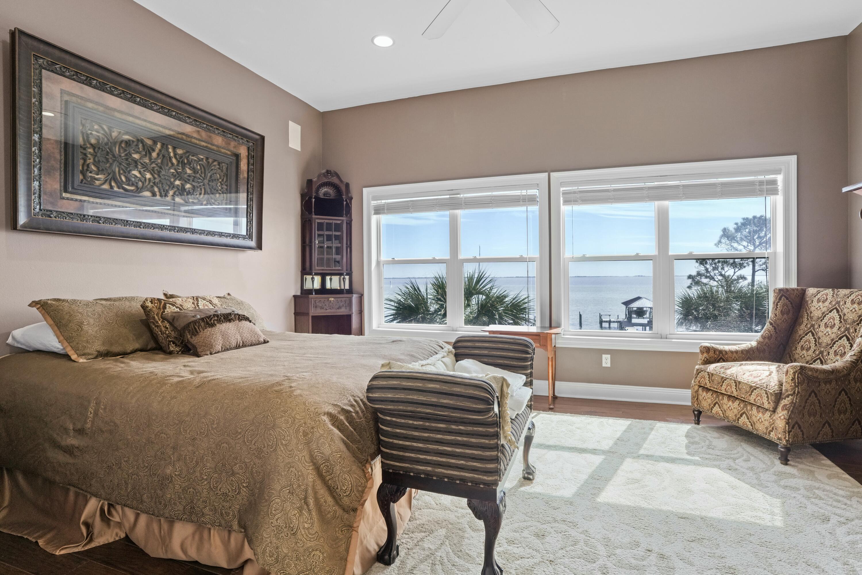 BLACK POINTE - Residential