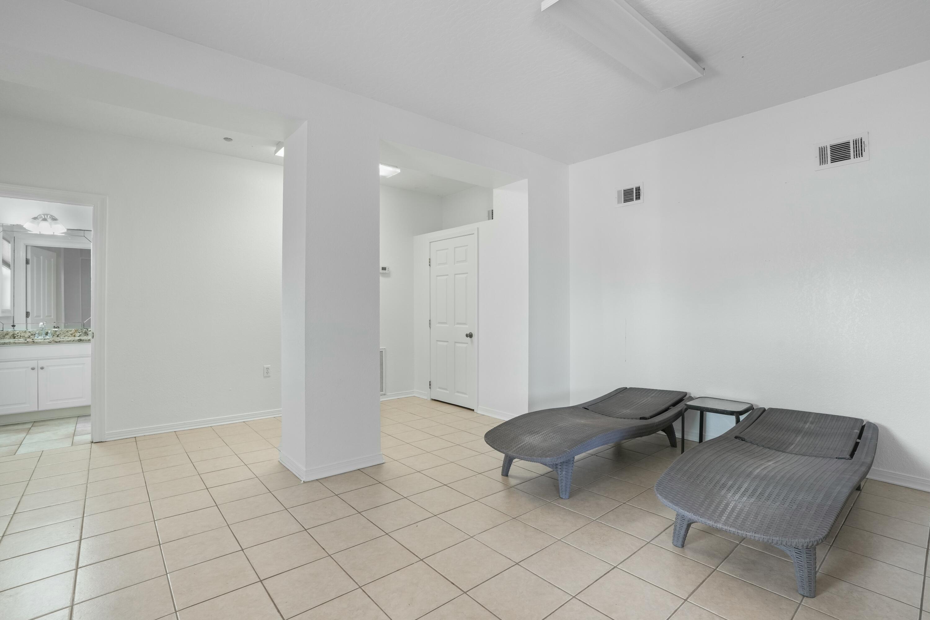 BLACK POINTE - Residential