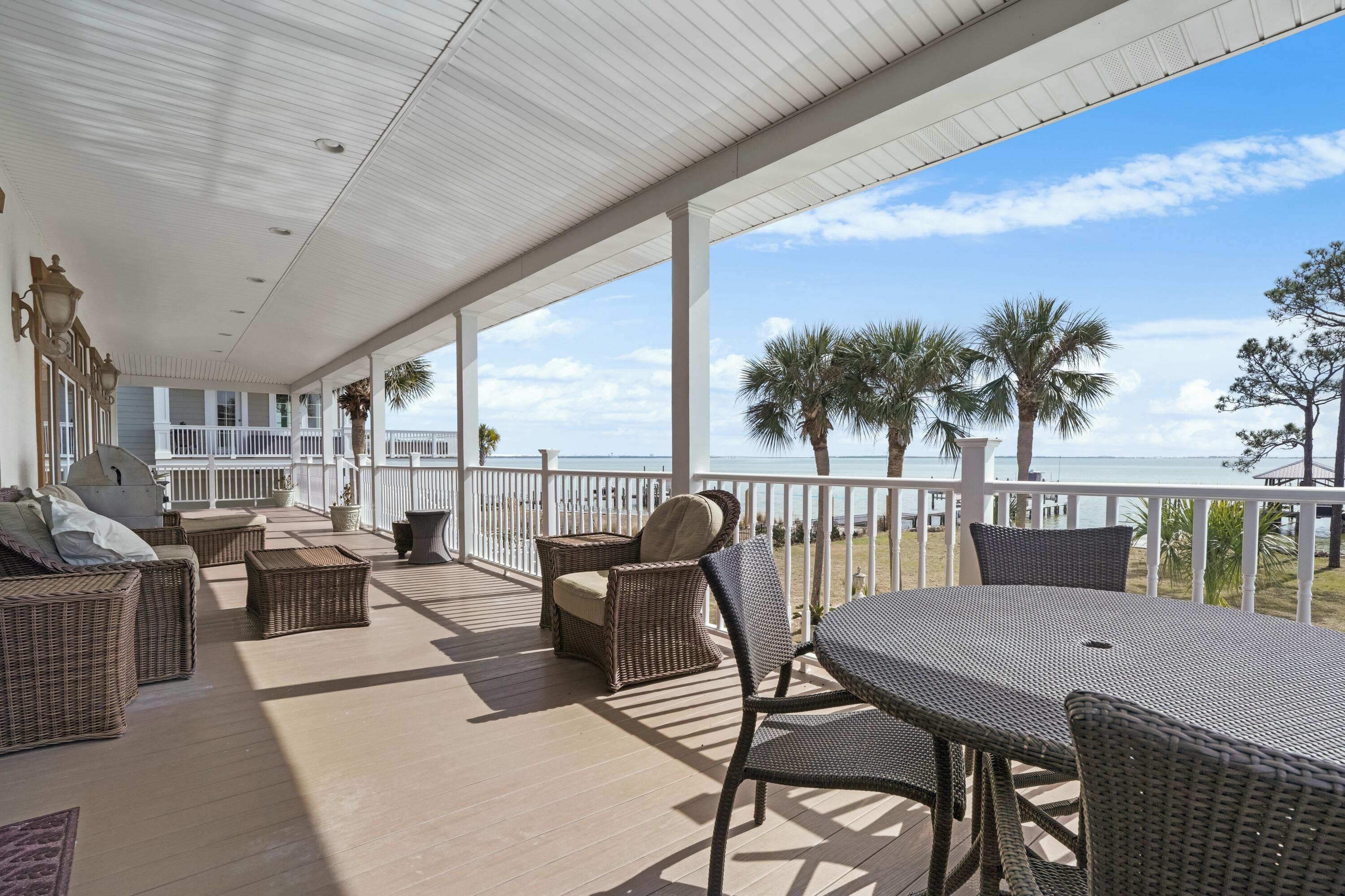 BLACK POINTE - Residential