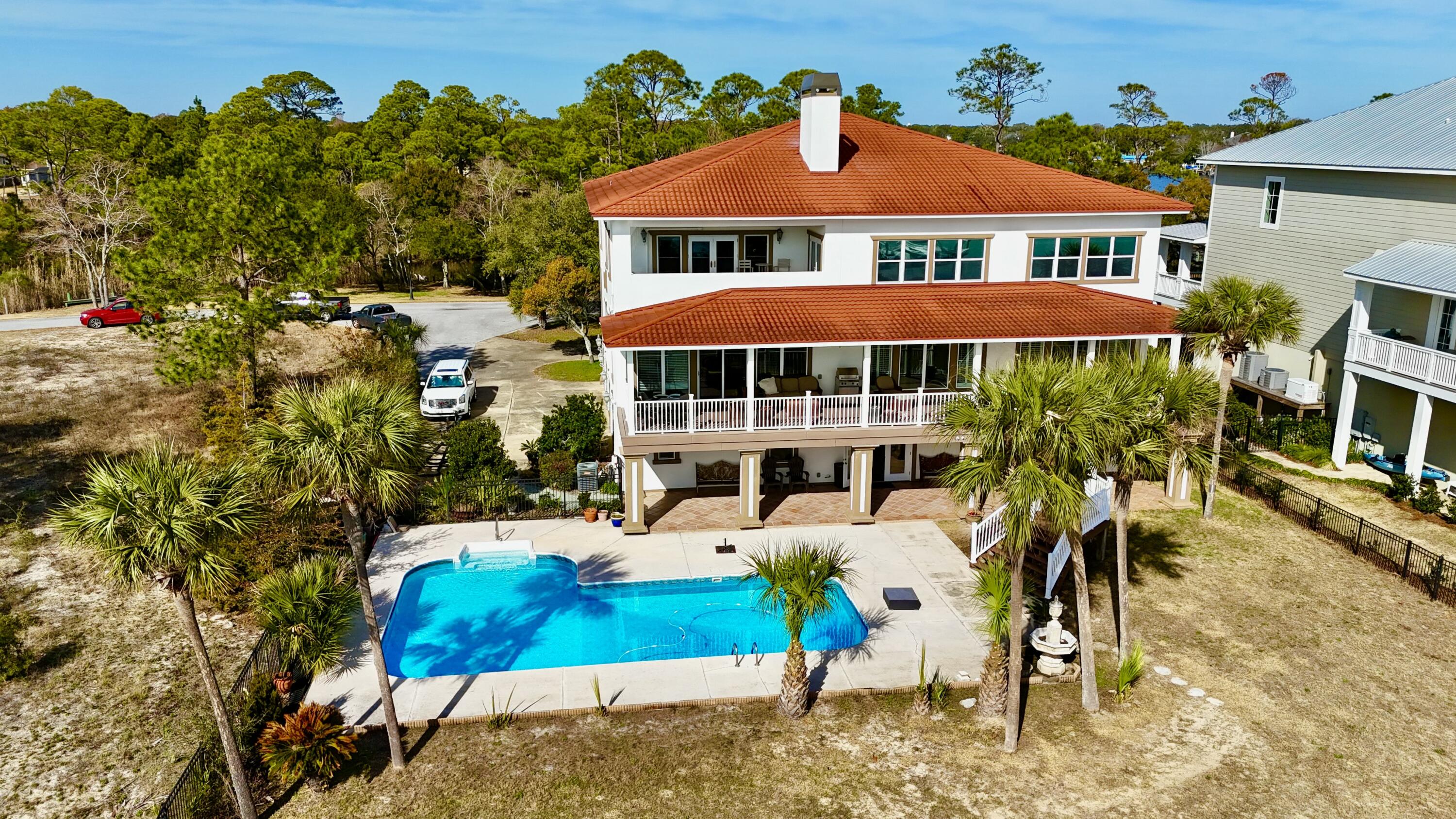 BLACK POINTE - Residential