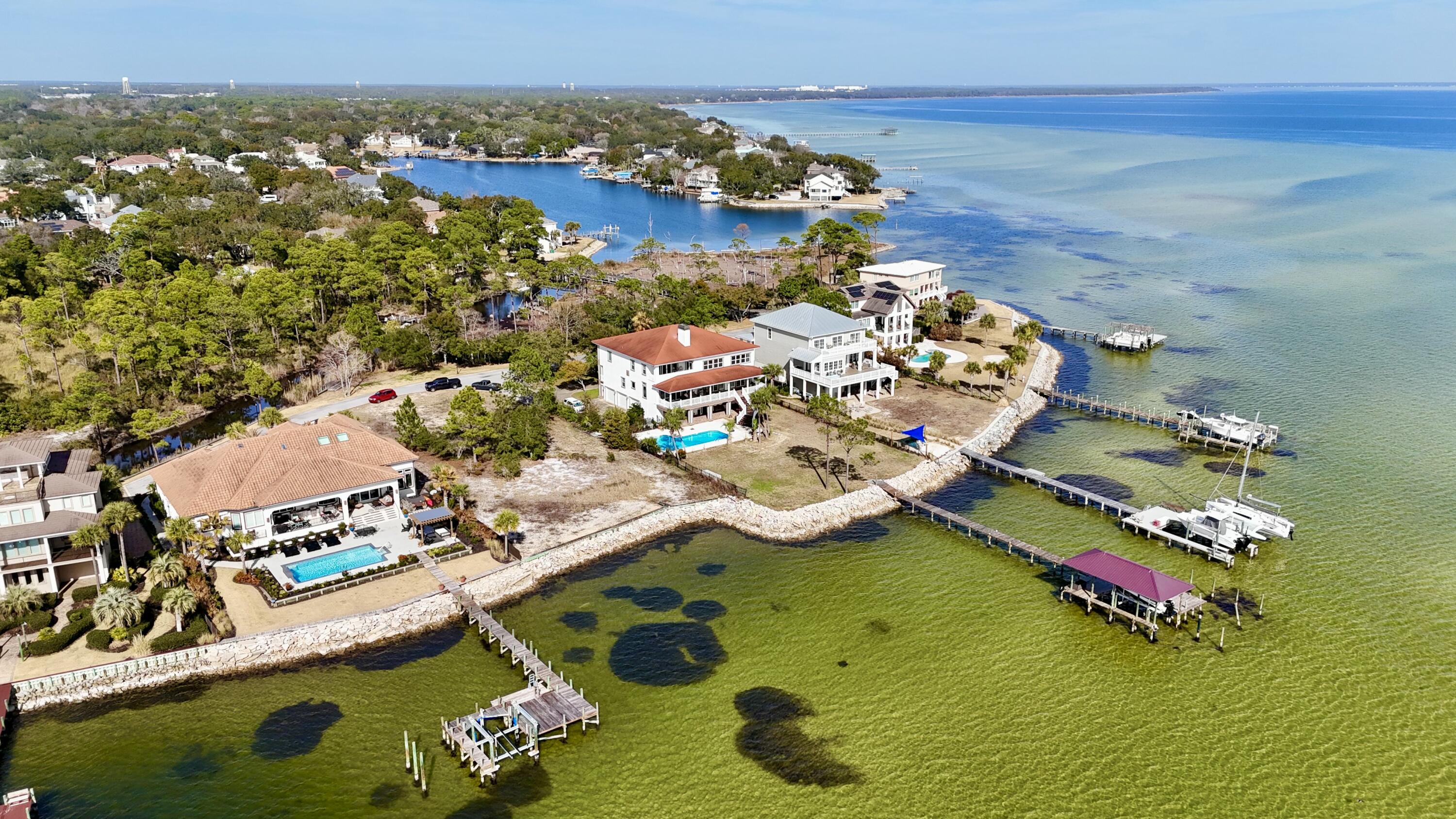 BLACK POINTE - Residential