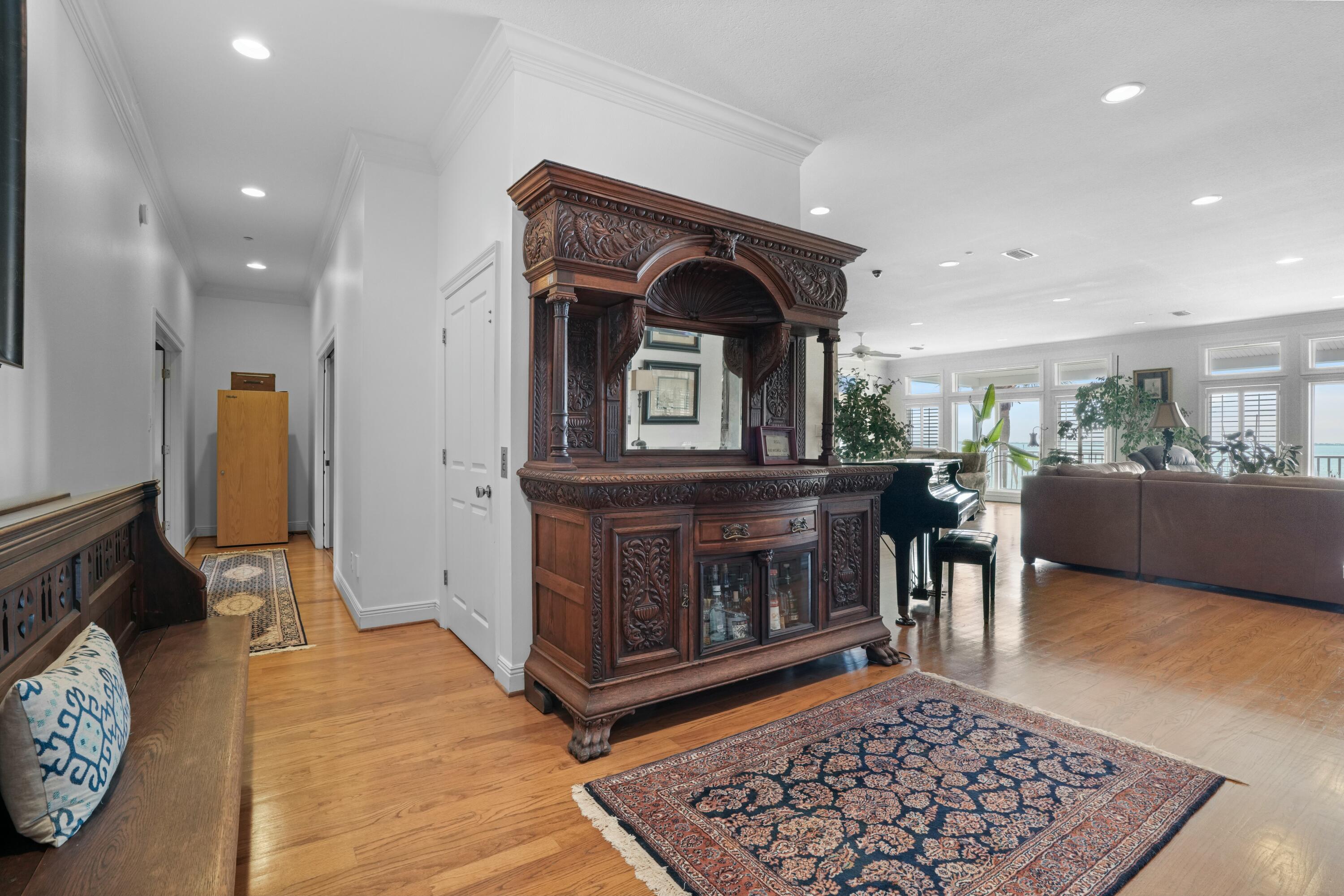 BLACK POINTE - Residential