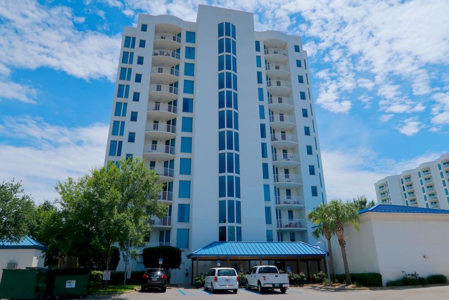 REO ~ Welcome to Paradise... 2 Bd / 2 Ba Palms of Destin unit has been newly painted. Kitchen offers granite counter tops & maple cabinetry. The Palms offers first class amenities including an 11,000 sq ft lagoon pool with spa, beach tram, playground, splash pool, tennis & basketball courts & large fitness center. Don't miss out on this great opportunity! In addition to the HOA fees, owner's pay a $75 reservation fee whenever the unit is rented. This property is eligible under the Freddie Mac First Look Initiative through June 25, 2018.