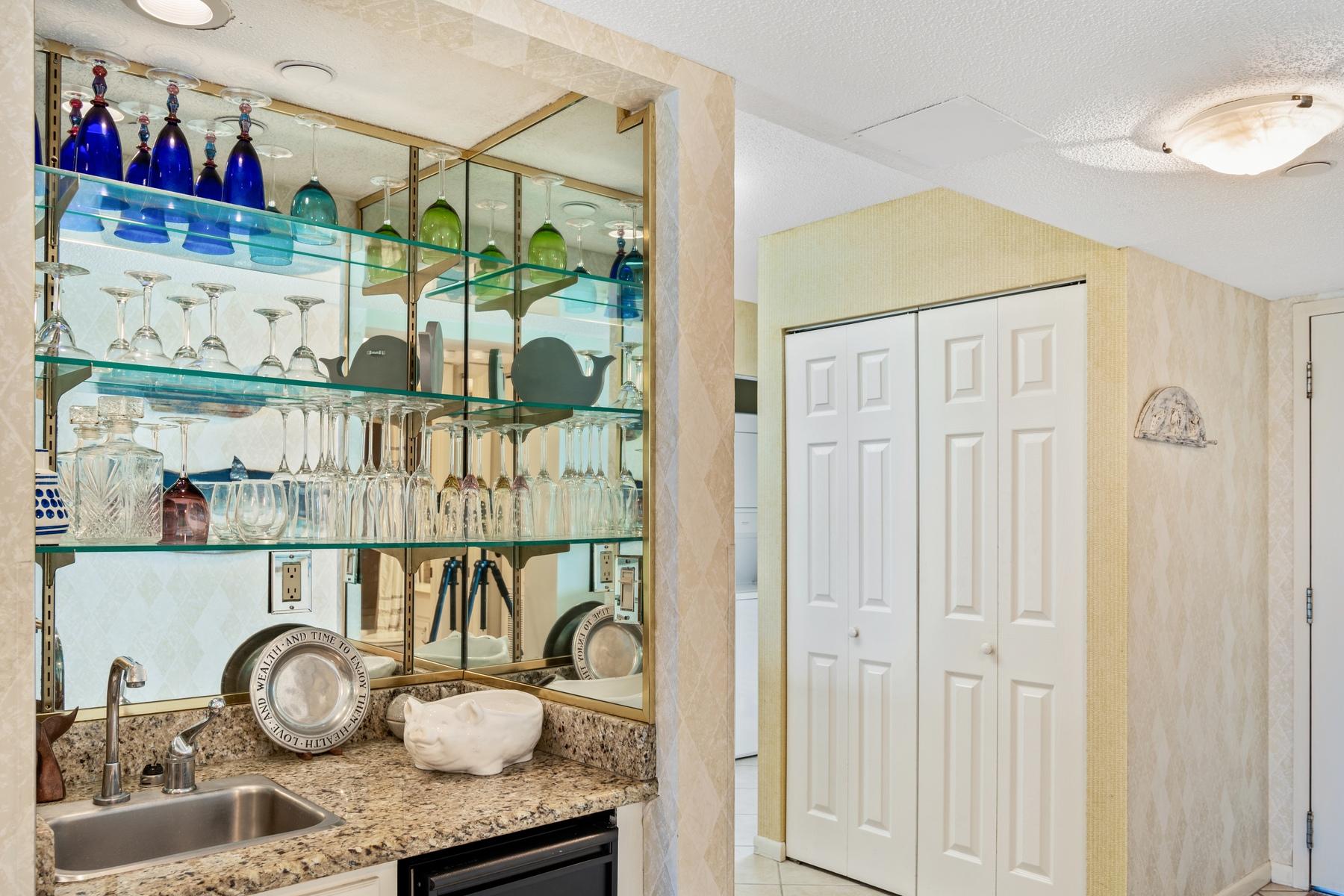 EMERALD TOWERS CONDO - Residential