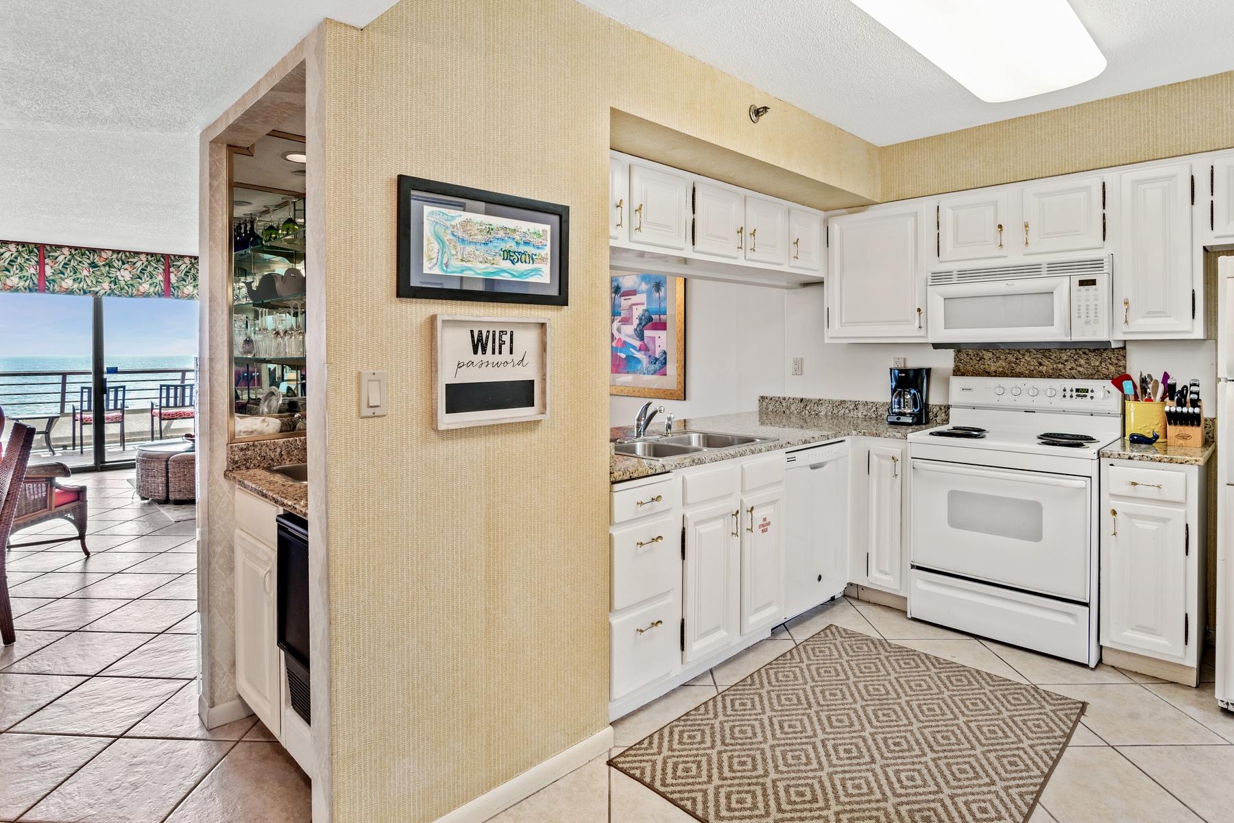 EMERALD TOWERS CONDO - Residential