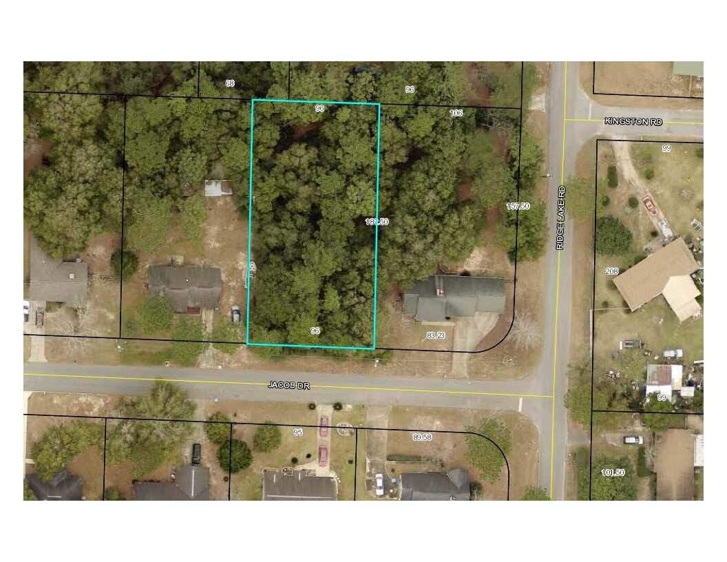 A great .41 acre lot INSIDE Crestview City limits!Build your dream home!! Located off Old Bethel Rd in Crestview. Close to shopping and restaurants yet located in a lower density area. Easy access to Hwy 90 or Hwy 85/North Ferdon Blvd. Plenty of room to have a pool with your new home as well!!