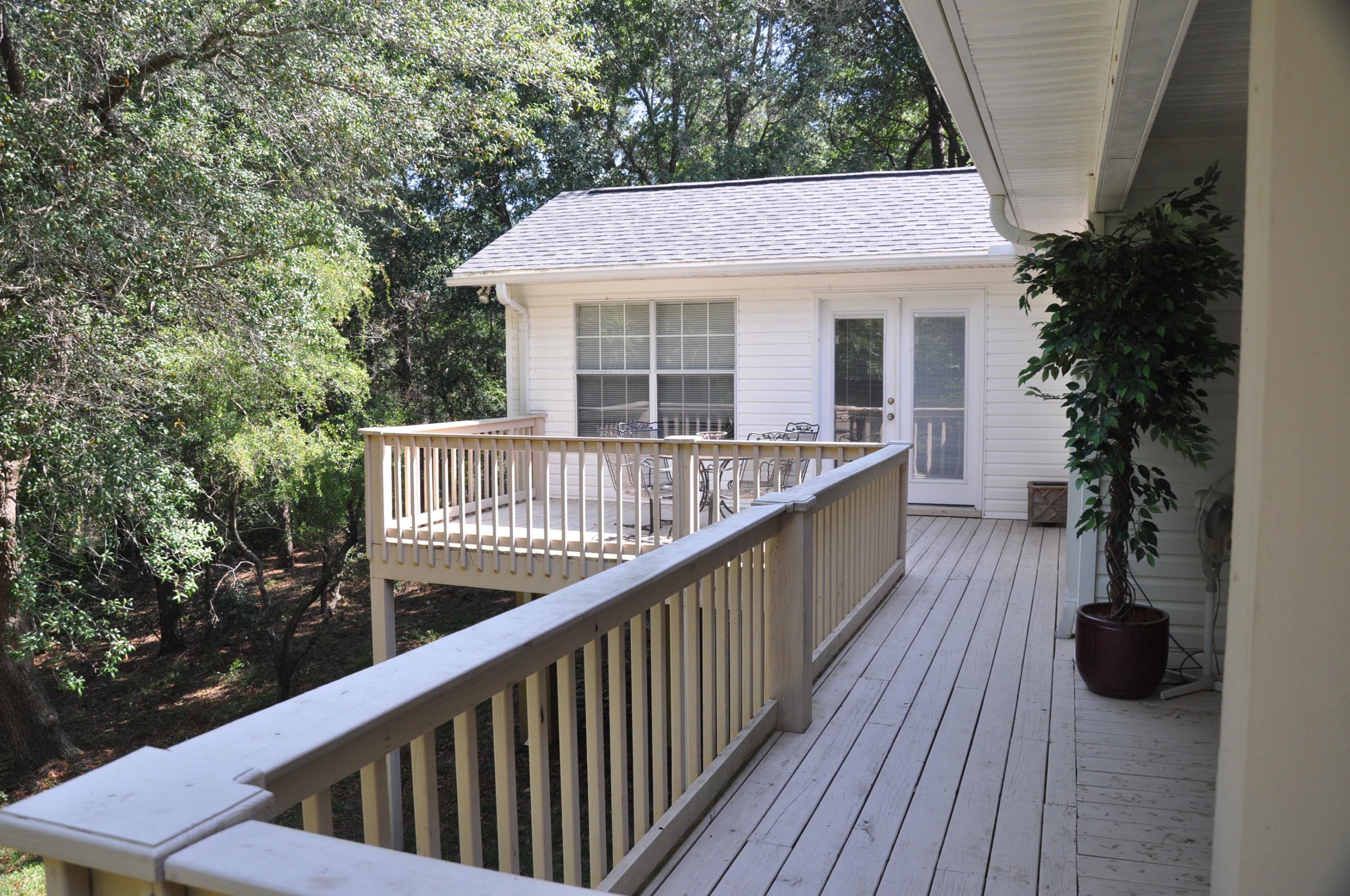 ROCKY BAYOU COUNTRY CLUB ESTATES # 8 - Residential