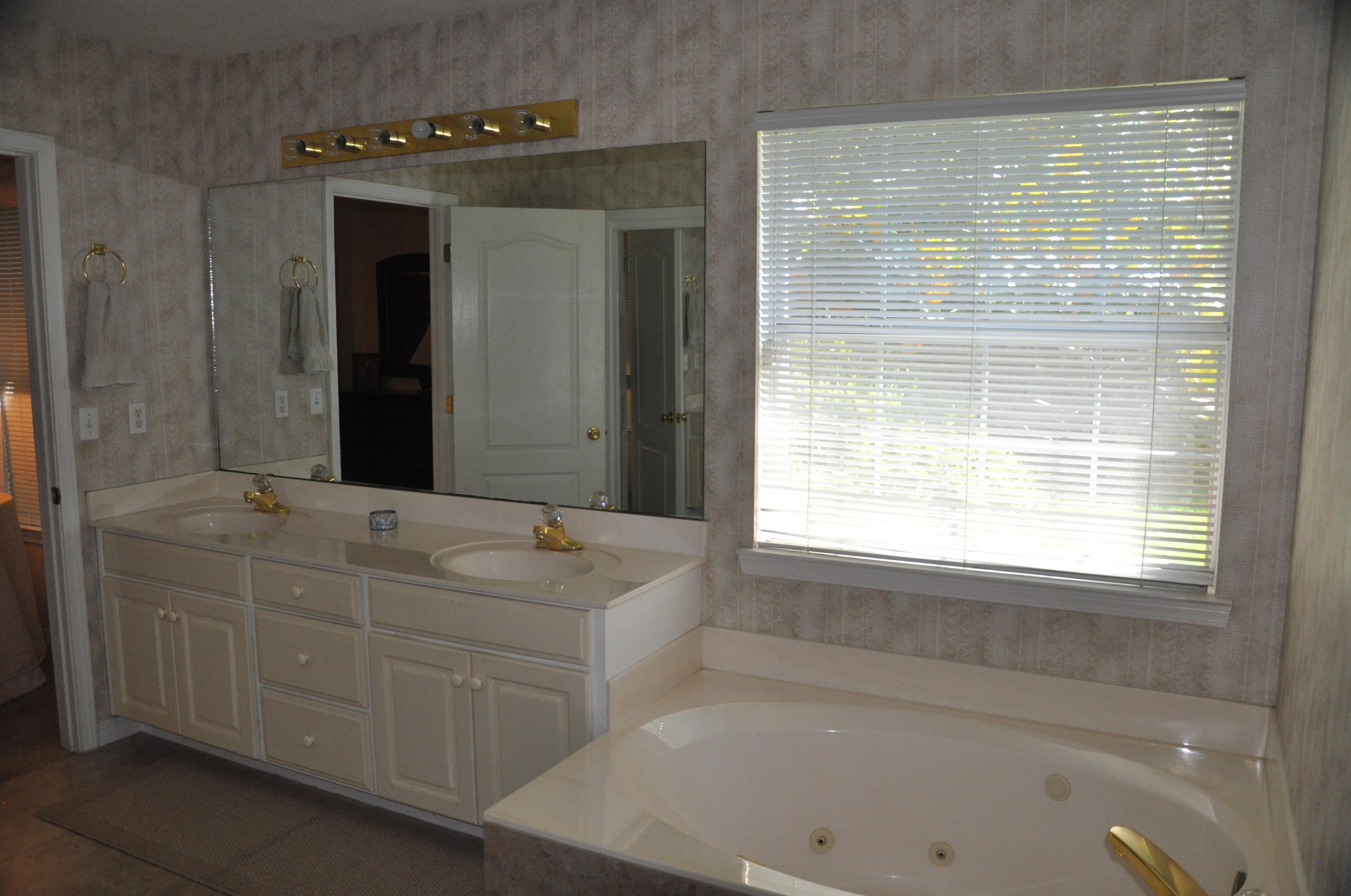 ROCKY BAYOU COUNTRY CLUB ESTATES # 8 - Residential