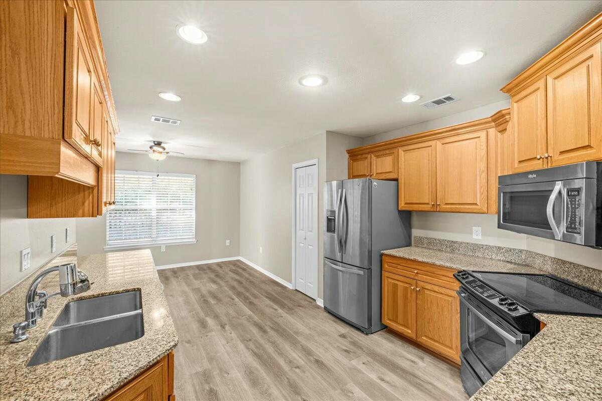 FAIRWAY LAKES PH 1 - Residential