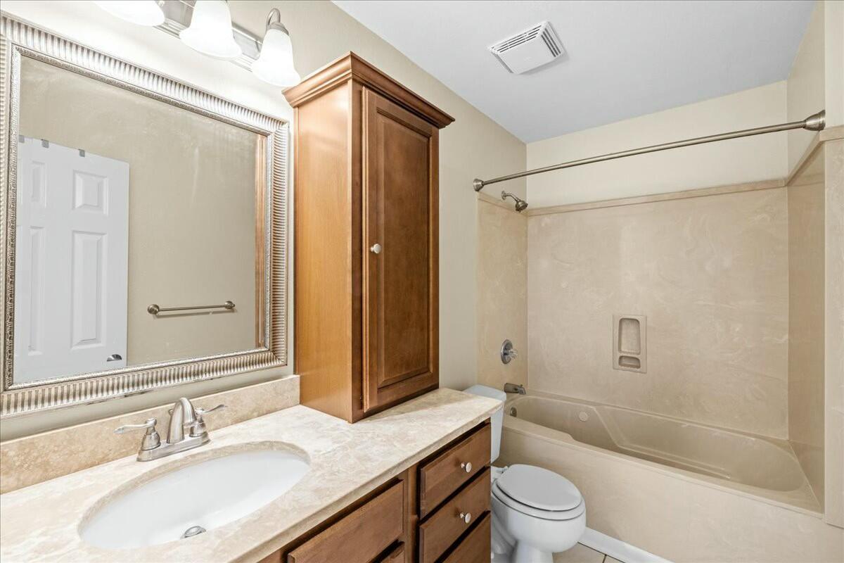 FAIRWAY LAKES PH 1 - Residential