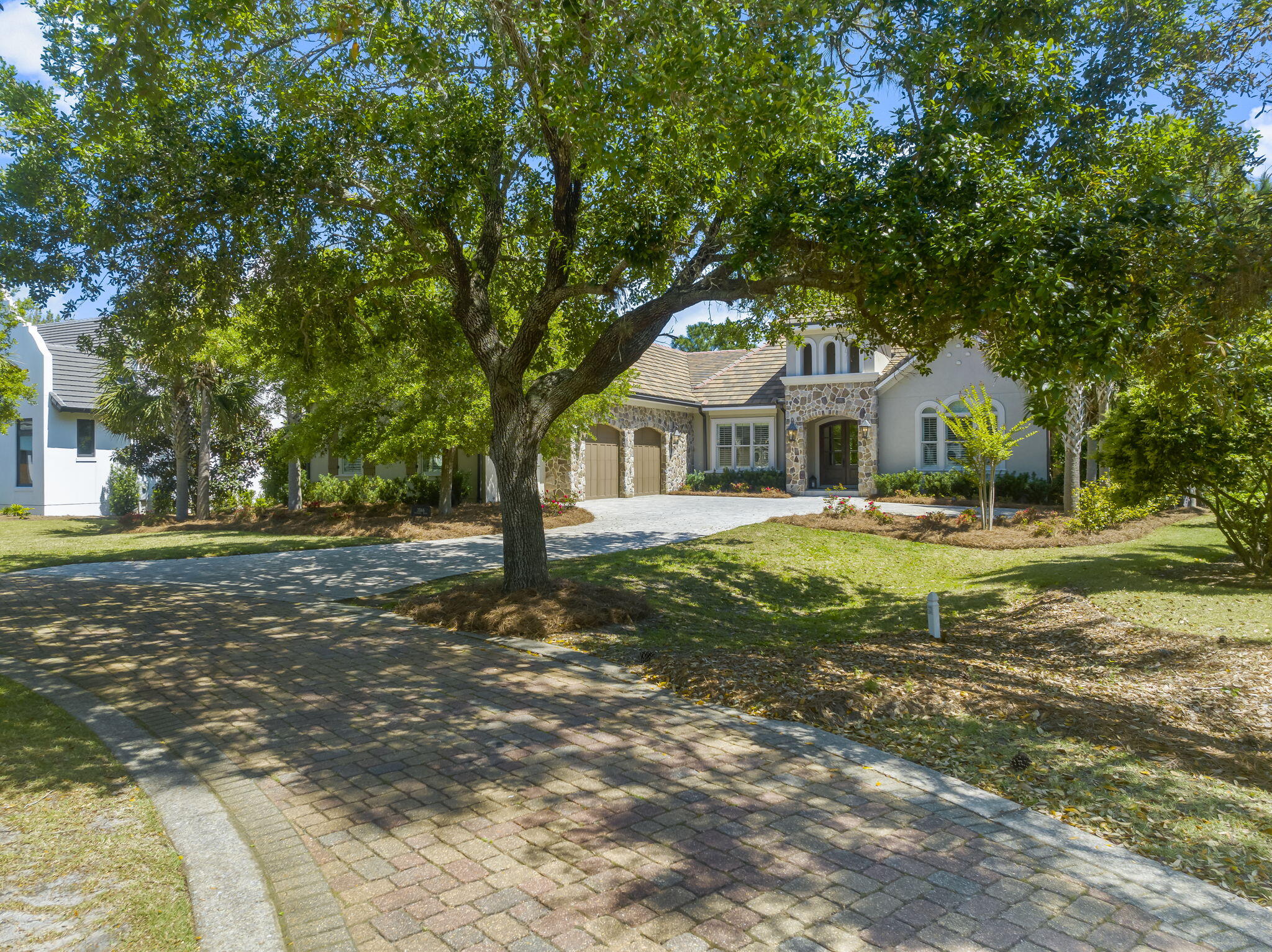BURNT PINE - Residential