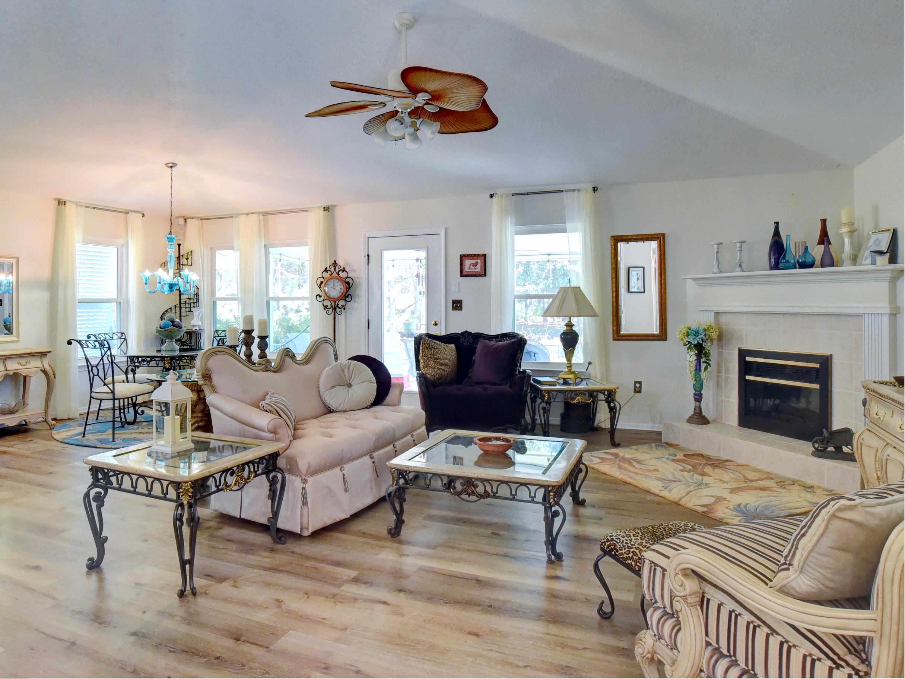 EMERALD LAKES PH 1 - Residential