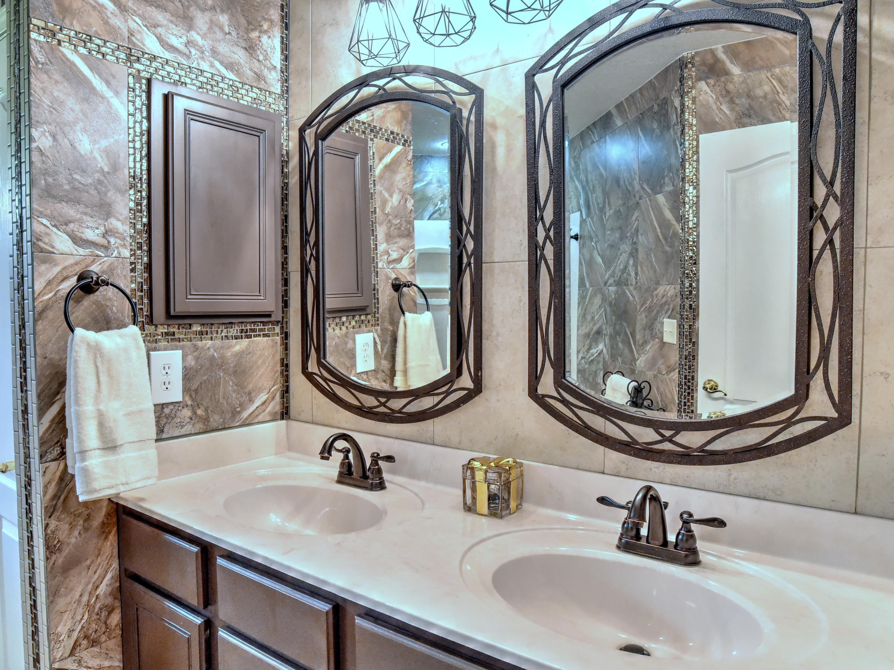 EMERALD LAKES PH 1 - Residential