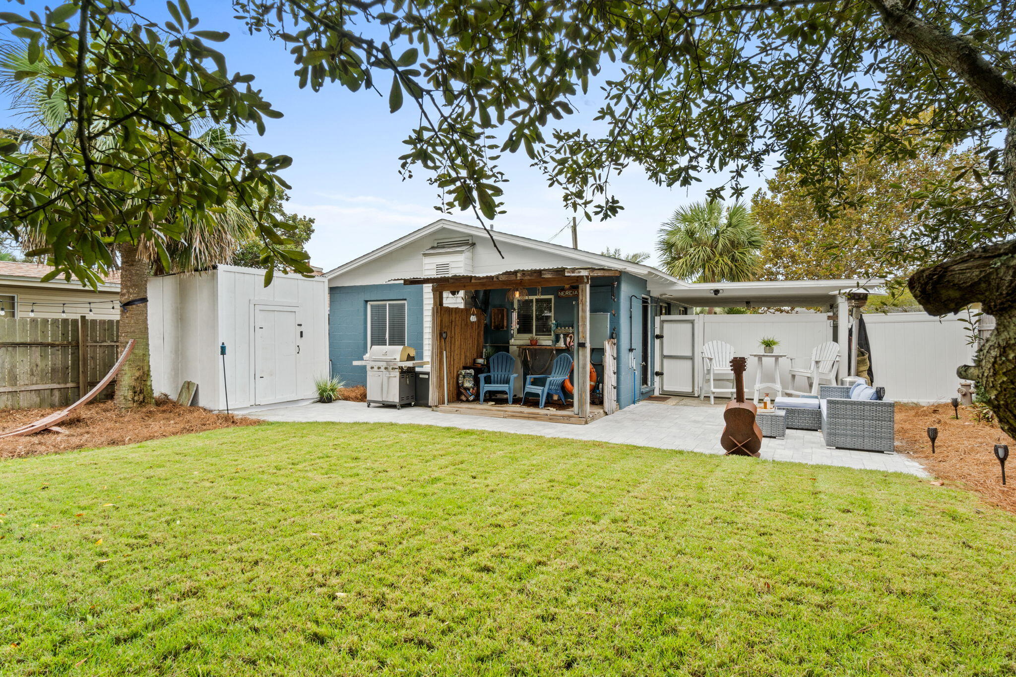 BAHAMA BEACH - Residential