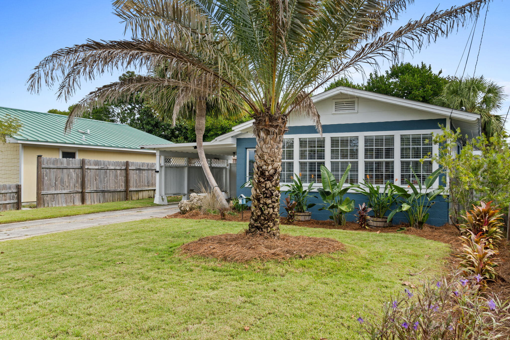 BAHAMA BEACH - Residential