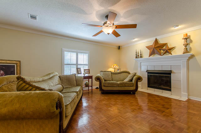 CRESCENT III - Residential