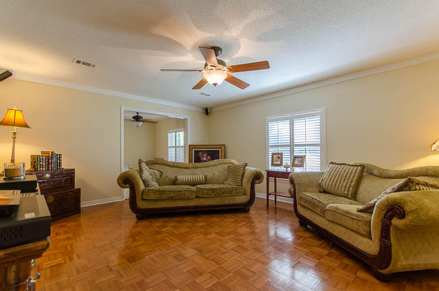 CRESCENT III - Residential