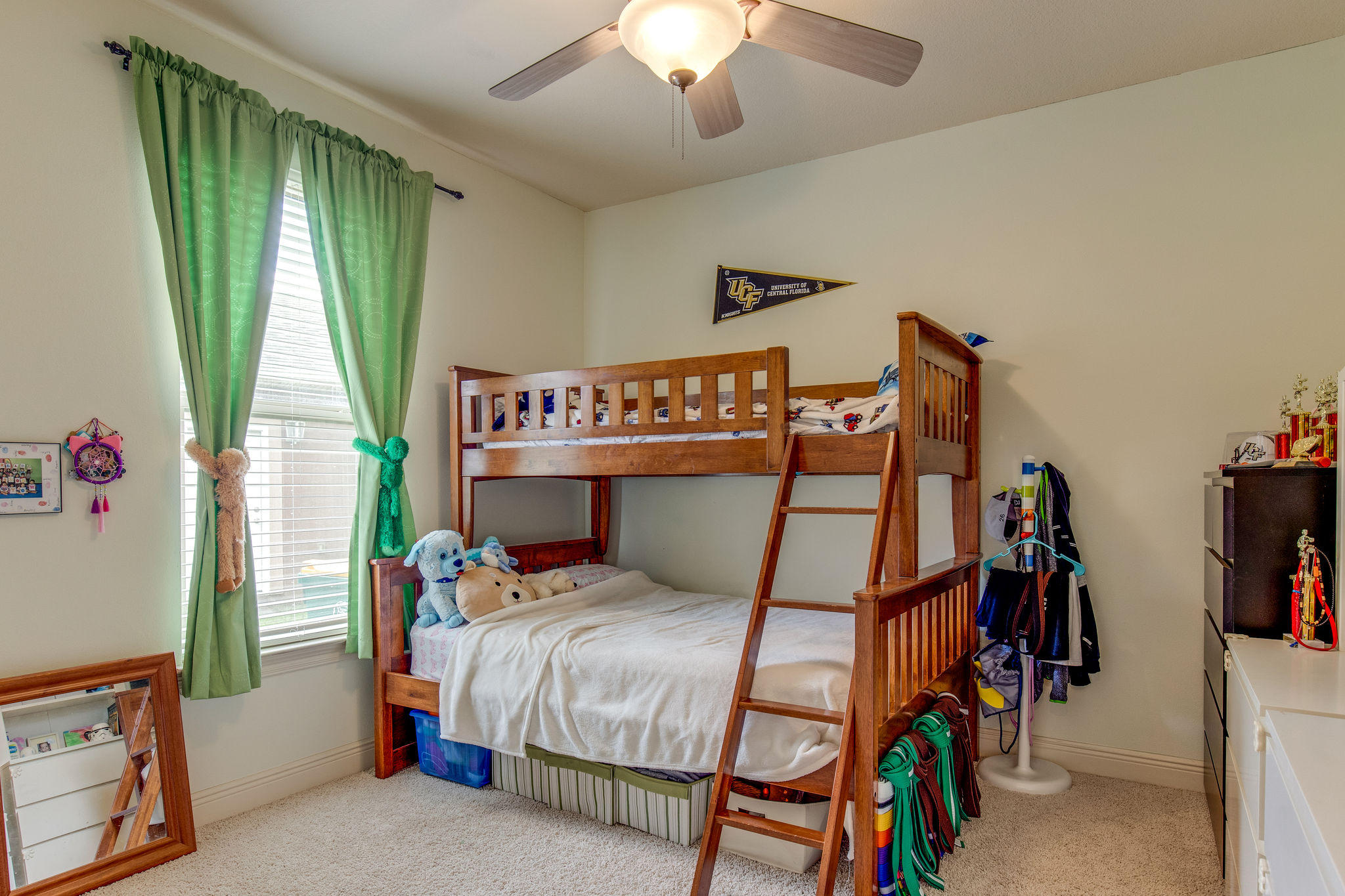 CHARDONNAY ESTATES - Residential