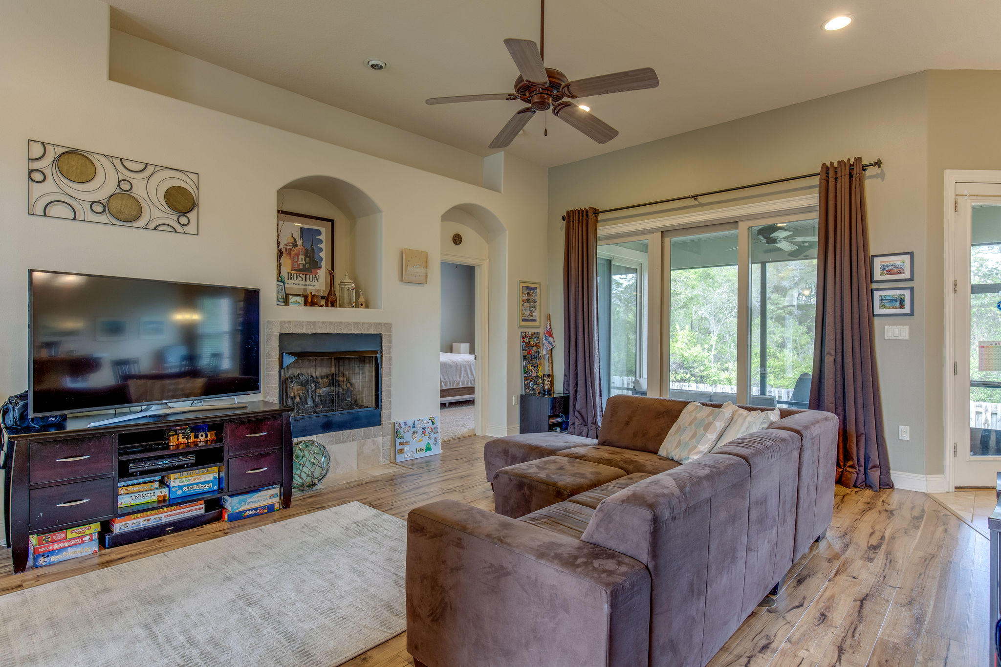 CHARDONNAY ESTATES - Residential