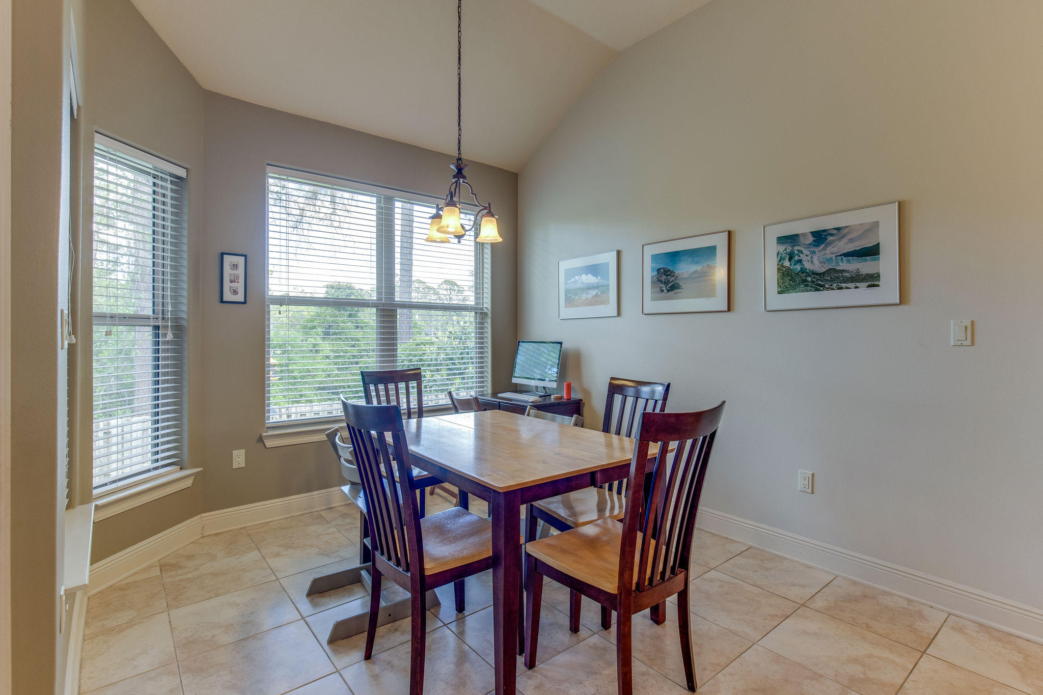 CHARDONNAY ESTATES - Residential