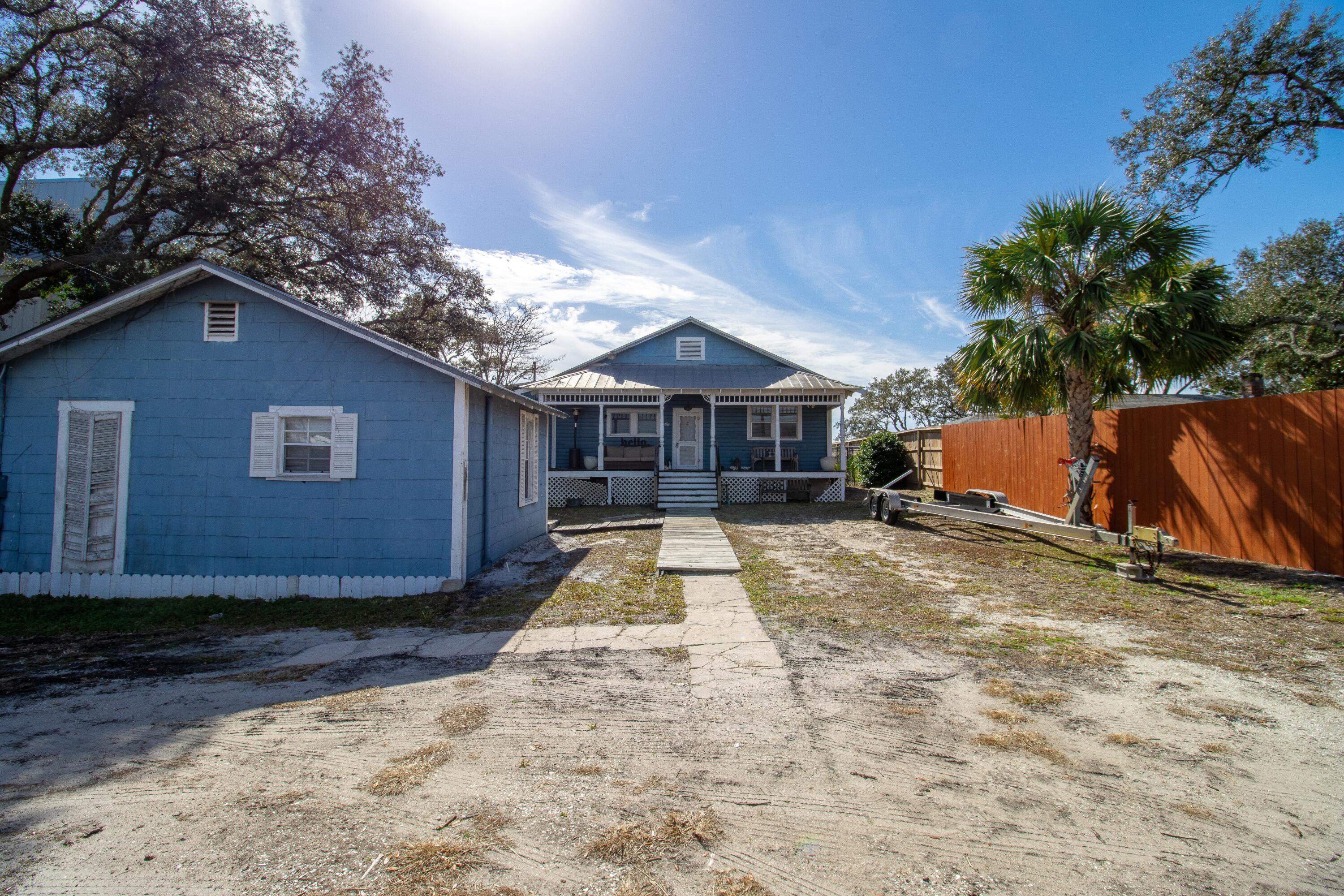 East Pass ADD E 10 FT Of Lot 2 &  Lot 3 & W 15 ft of Lot 4 BLK F - Residential