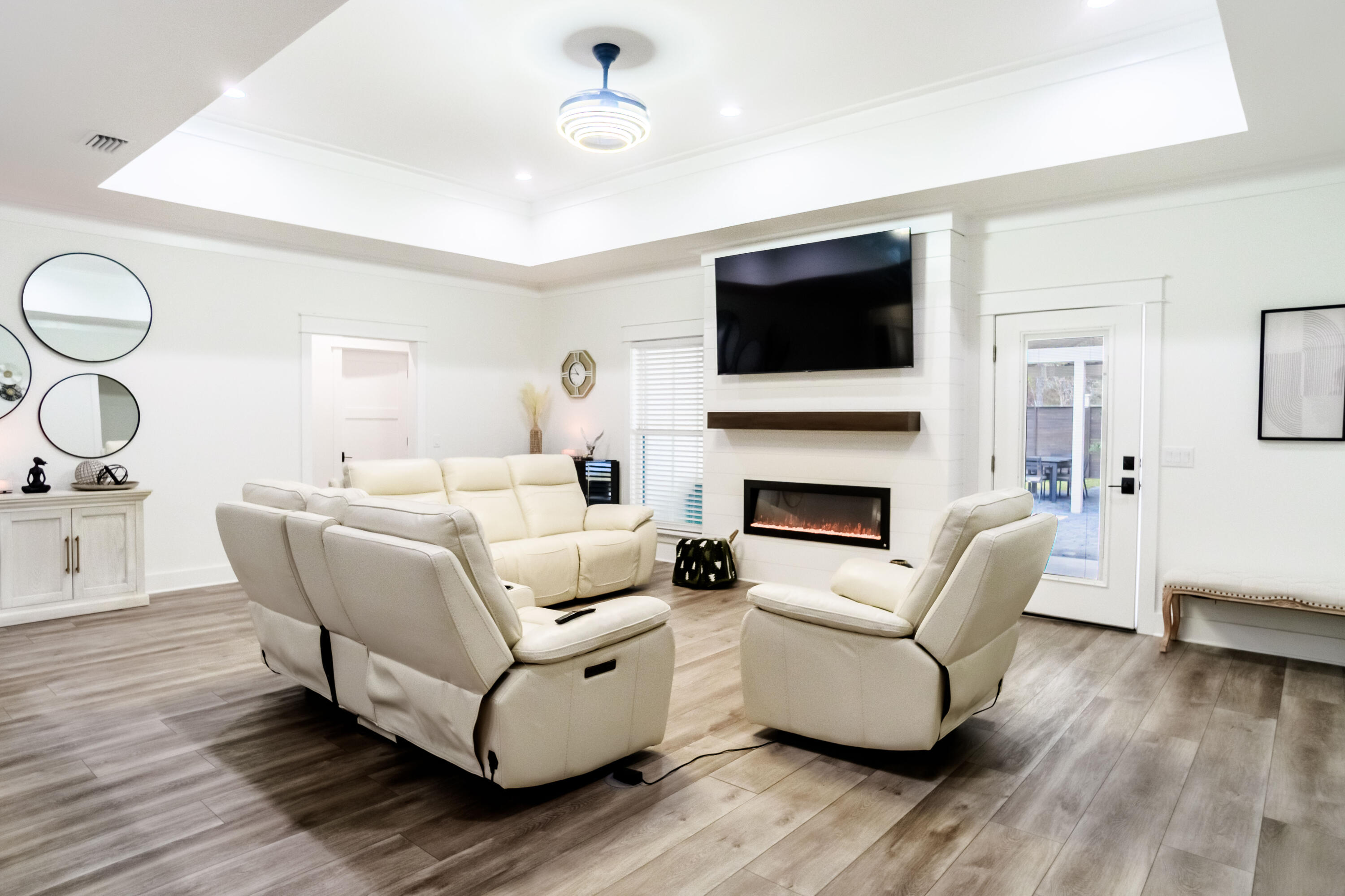 EMERALD SHORES - Residential