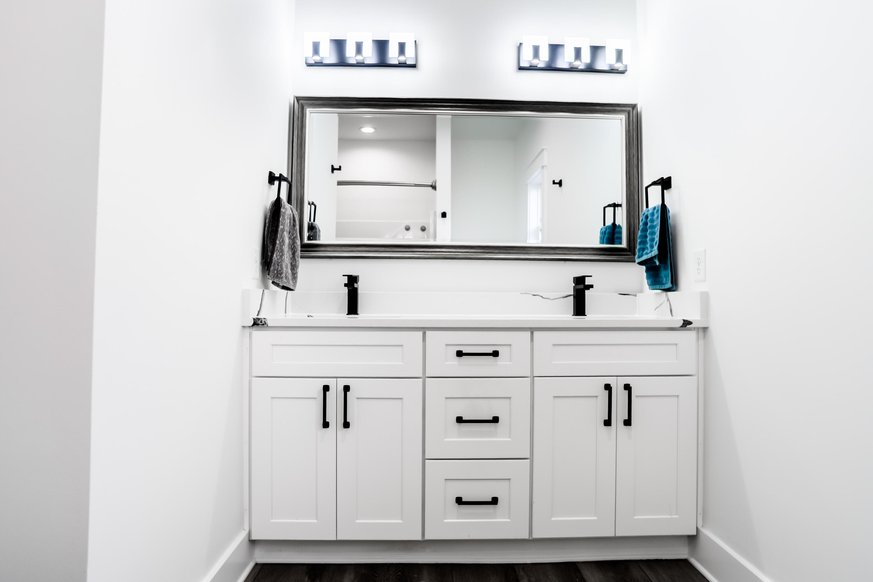 EMERALD SHORES - Residential