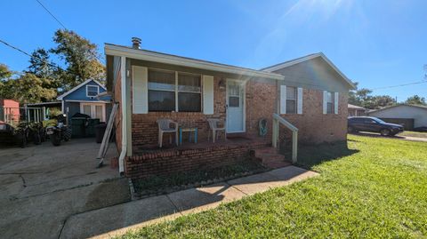 A home in Mary Esther