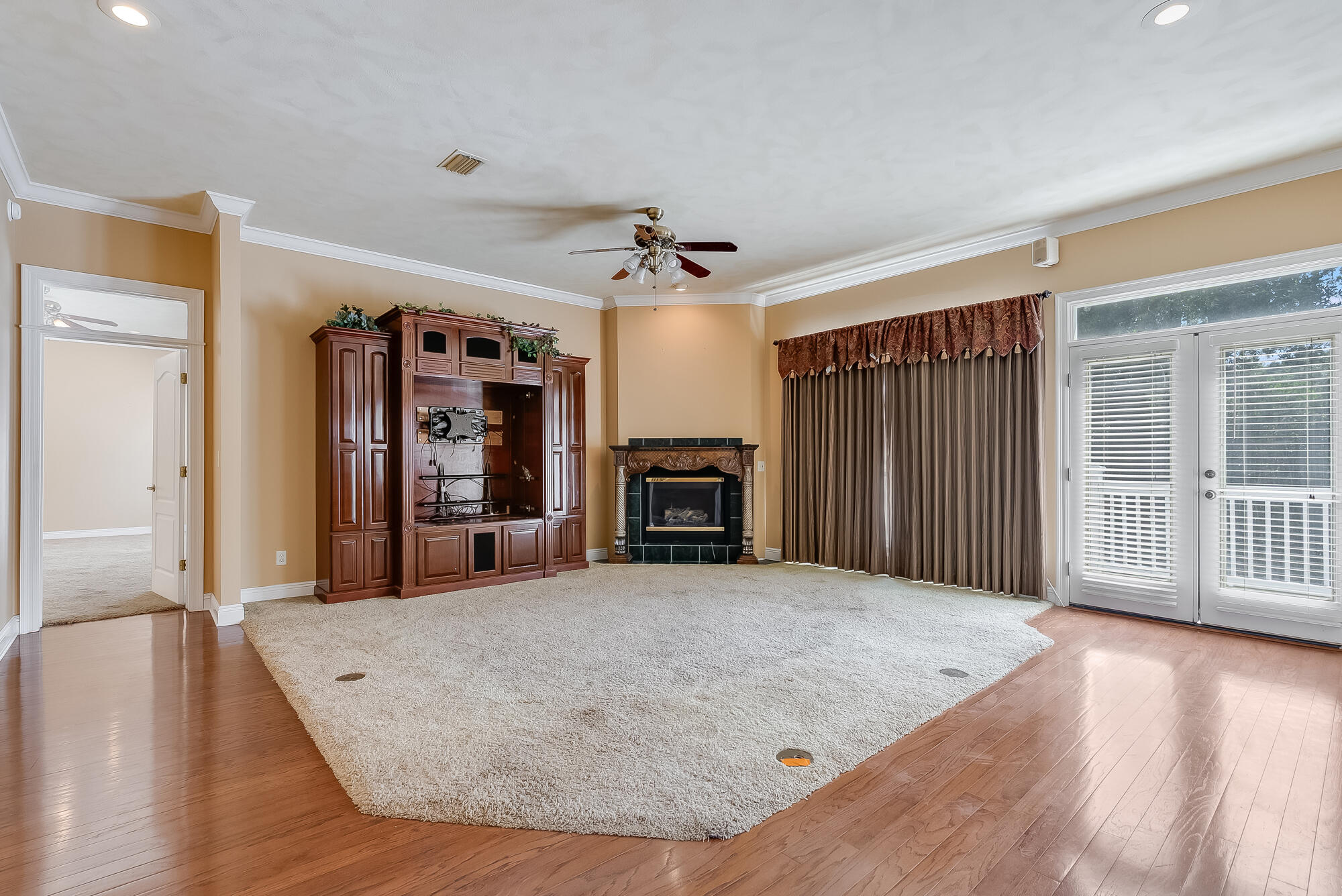 CRESTVIEW - Residential