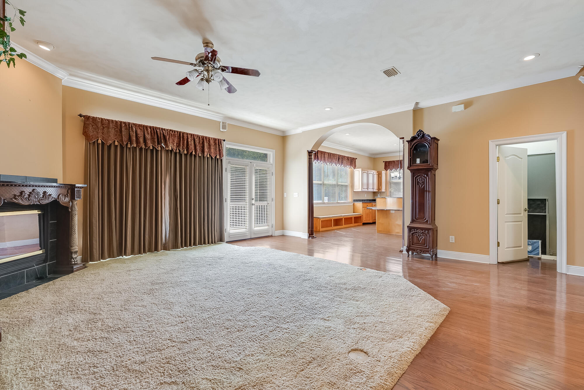 CRESTVIEW - Residential