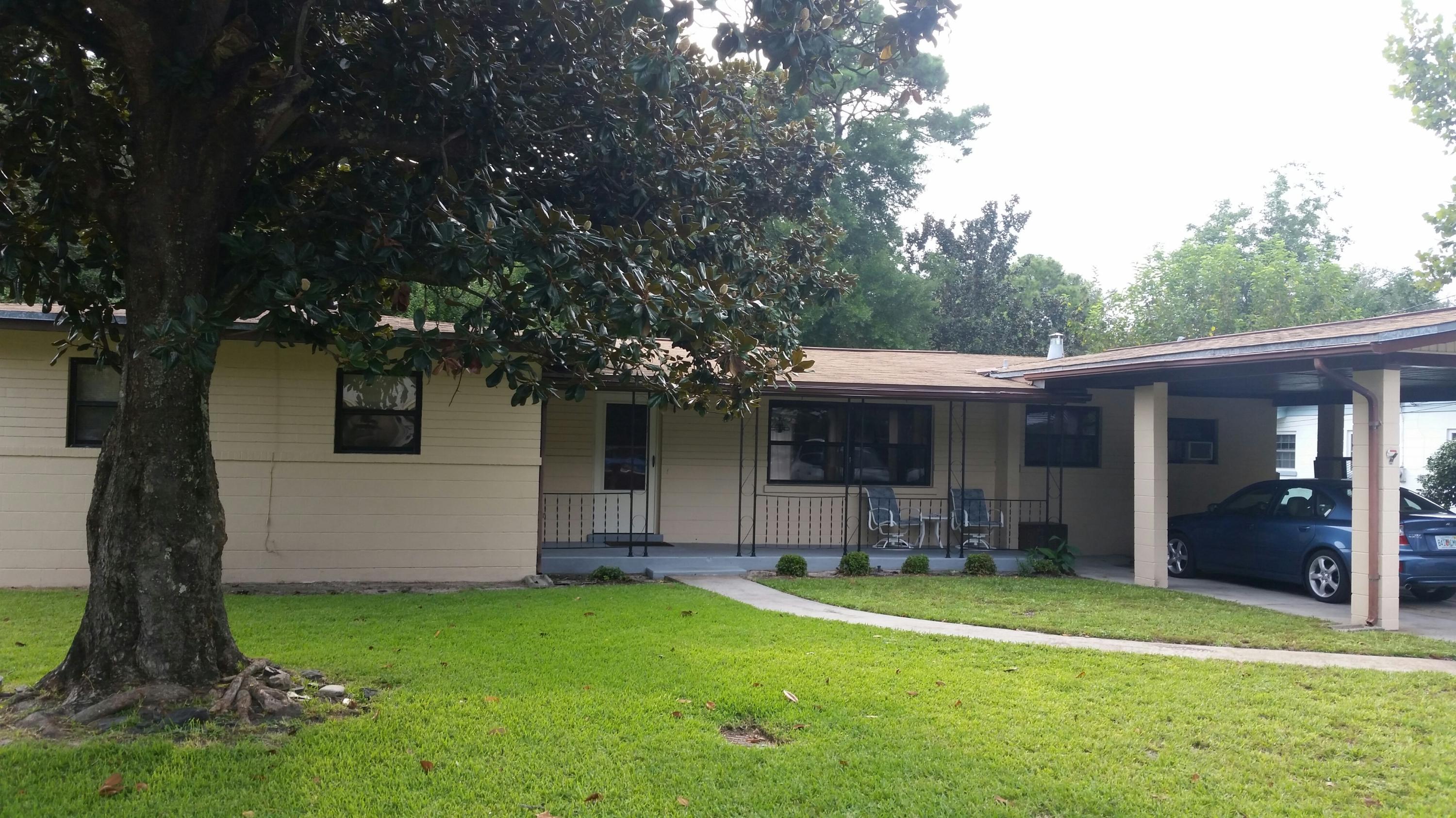 Spacious home in Elliots Point. Great neighborhood, close to Elliots Point Elementary and Ferry Park. Large privacy fenced backyard with an inground pool and large patio. The pool liner was replaced in September 2014. The pool pump and lawn pump were both replaced in 2012. The entire house has been freshly painted inside and out. The kitchen was completely remodeled in 2010. New cabinets, counter tops, appliances and flooring.New wood flooring throughout the home and carpet that is less than four years old in all of the bedrooms.