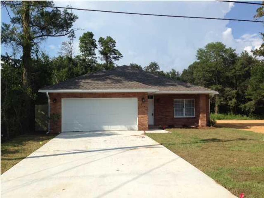 New construction! Granite countertops, stainless appliances, open and spacious floor plan, screened porch and a 2 car garage. There are 3 bedrooms and 2 baths. The master features a walk-in closet in the bath and a linen closet. Brick front and vinyl siding on the other 3 sides. Must see!