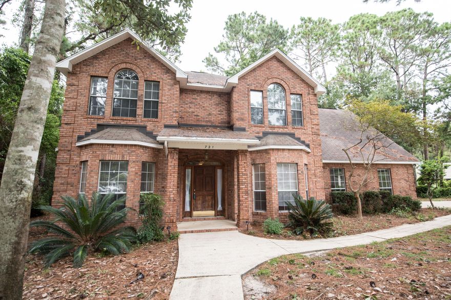 New roof to be put on with acceptable contract. New hardware has been installed and new lighting. New pictures coming soon. First time offered on the market in Bluewater Bay. Custom built by Gaskel Construction on a corner lot of a cul-de-sac.This southern style all brick was built for you.The kitchen has plenty of cabinet space, wall oven, smooth cook top, refrigerator, and dishwasher. The breakfast bar is open to family room. The laundry room is it's own area so you can close it off when you have visitors.Great dining room and living room that can be used as an office. Storage is plentiful in this home with pantries, linen closets, and under the stairs. The bonus room would be great for a toy room or a computer area to do homework or crafts. The garage is over sized and has additional work space not included in the dimensions. Bluewater Bay says it all with pool, golf, and tennis available for a feeParking is not an issue at this home with a driveway for 4 plus.  All the bedrooms are good size.  Hardwood floors in the dining room, entry way and living room.  The back porch is 11 x 20 and will make a fantastic entertaining space.  Opportunity awaits - don't delay!