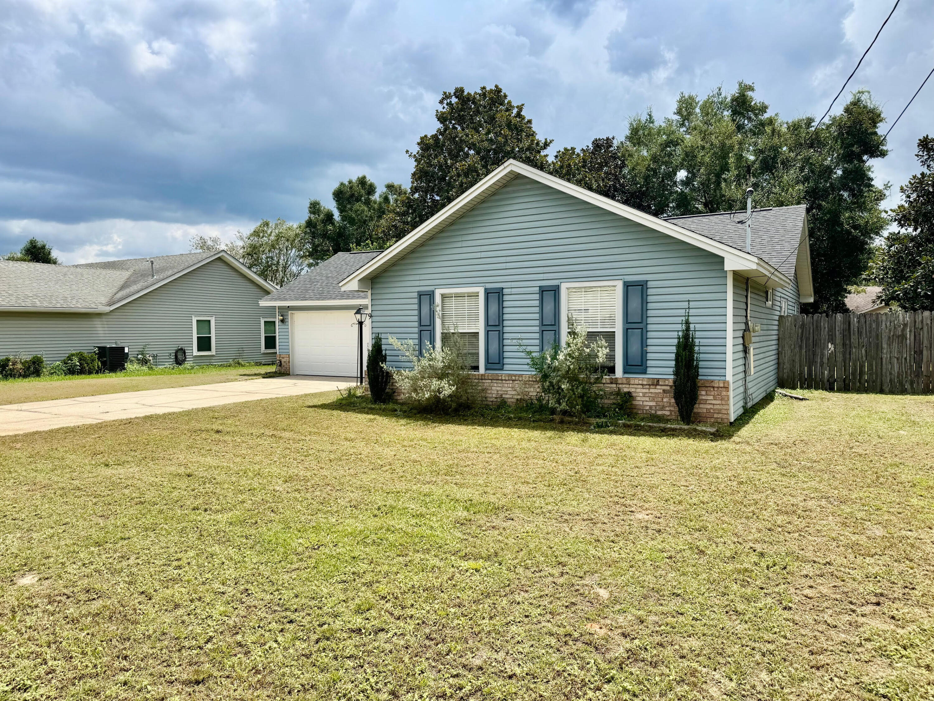 HOLLYROD PARK - Residential