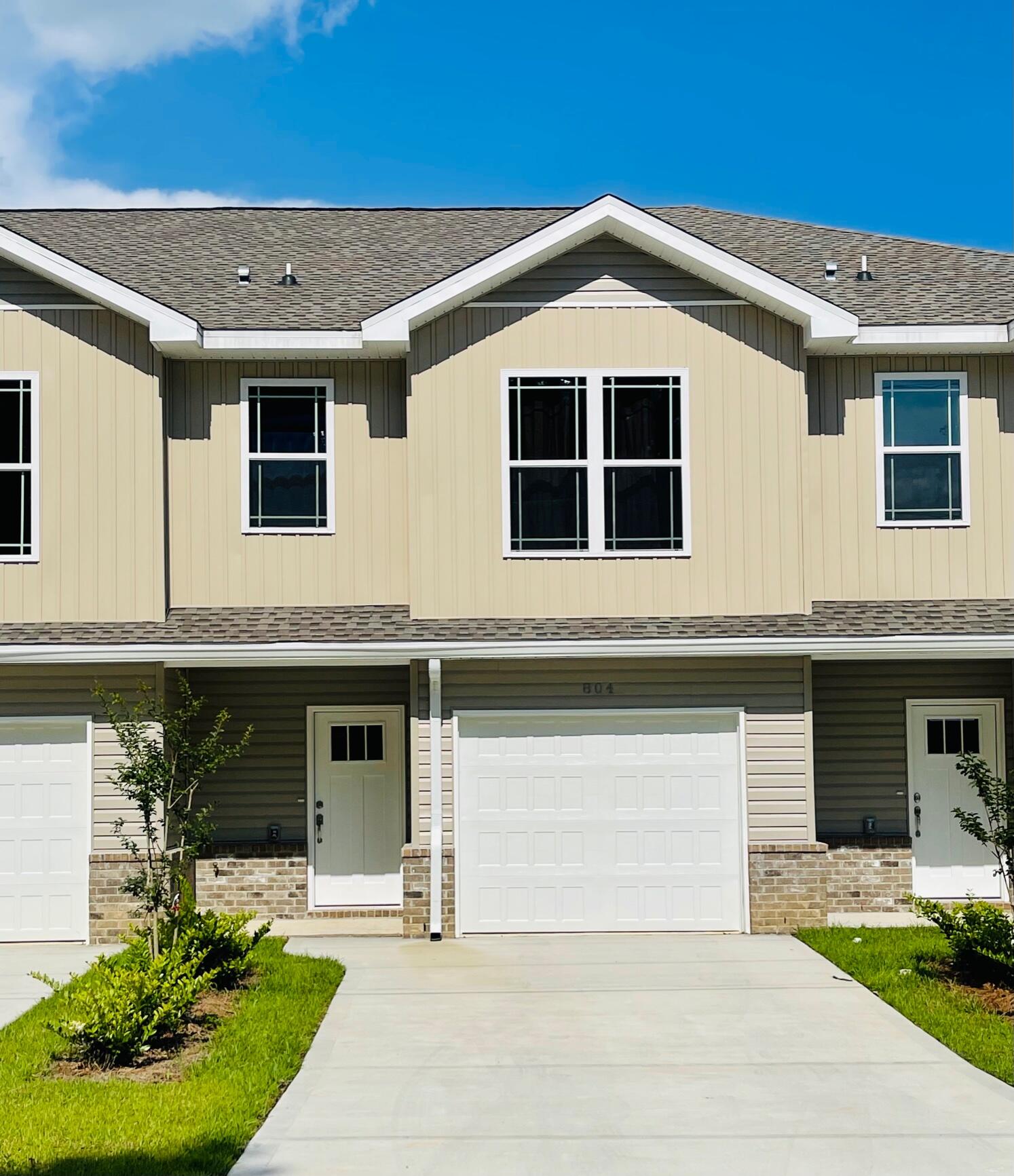 Like new 3 bedroom / 2.5 bath townhome centrally located in Crestview. Open floor plan downstairs for easy entertaining. Granite counters tops, LVP throughout. Lawn maintenance included.