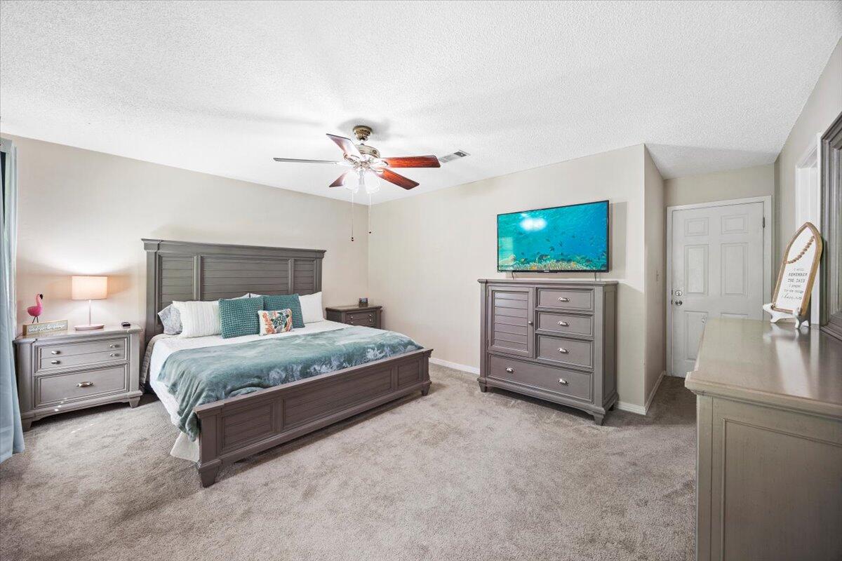 BAY WOODS - Residential