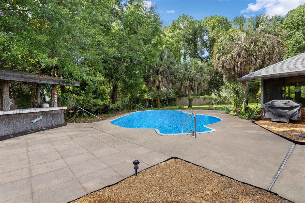 BAY WOODS - Residential