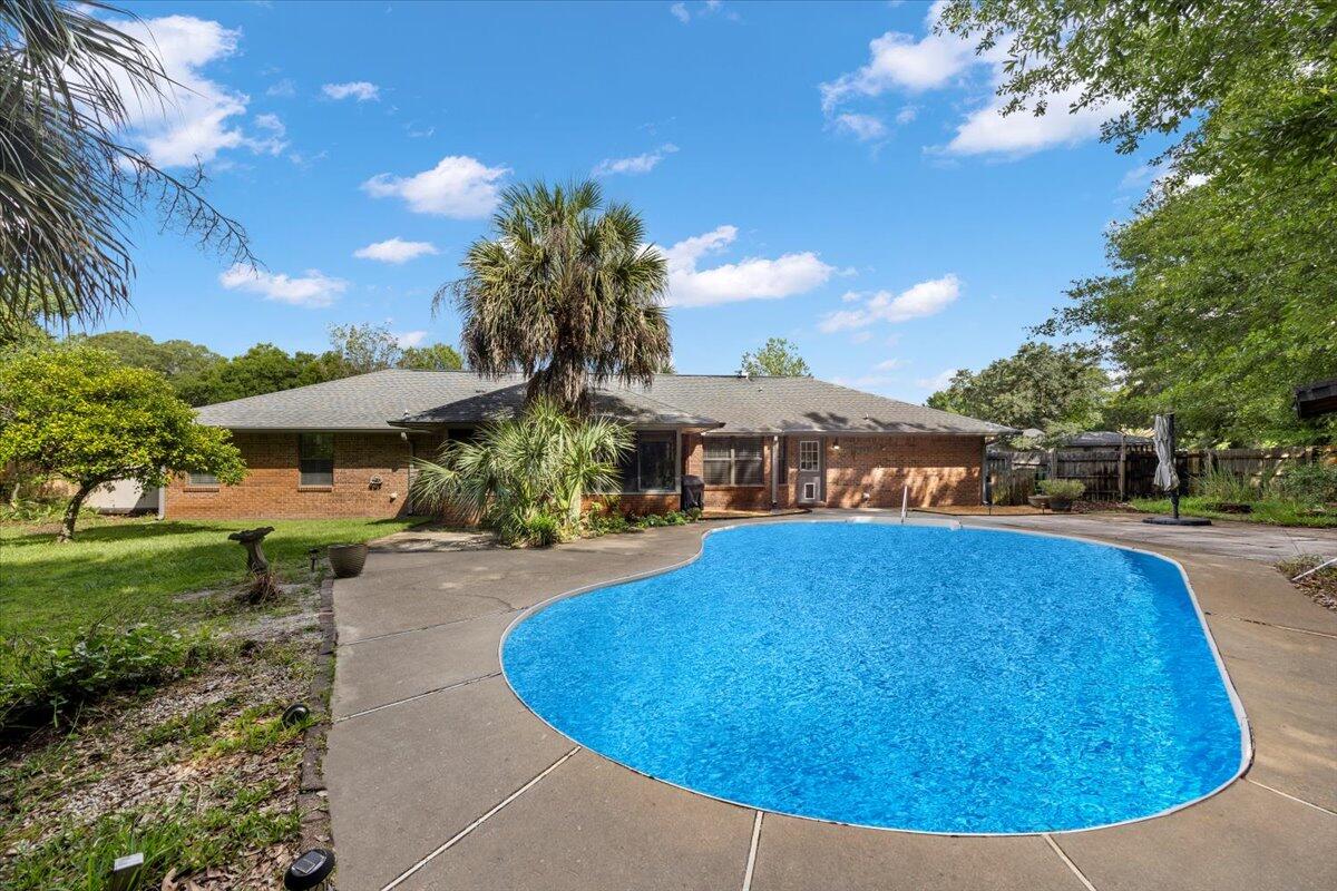 BAY WOODS - Residential