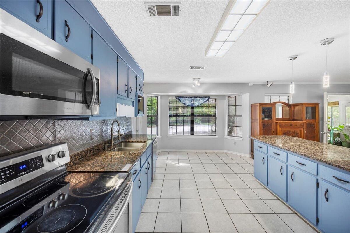 BAY WOODS - Residential
