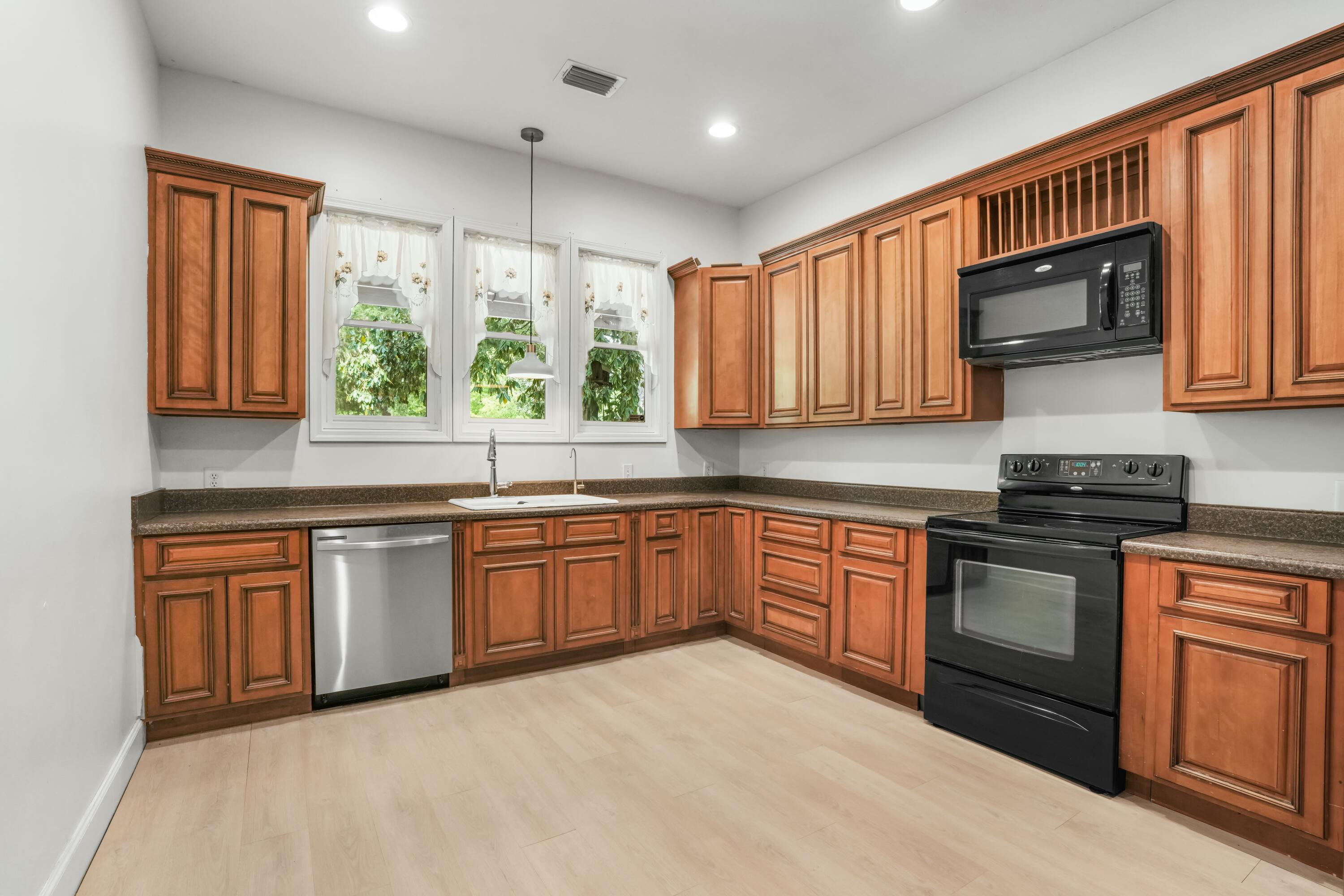 METES & BOUNDS - Residential Lease