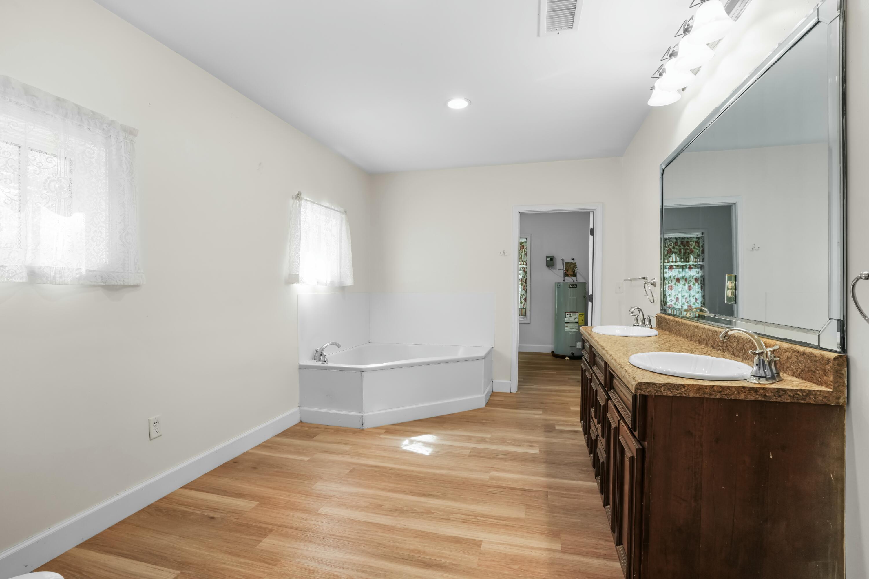 METES & BOUNDS - Residential Lease