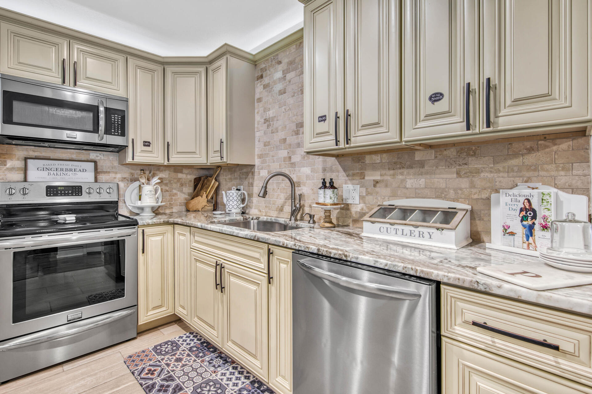 RAINTREE ESTATES - Residential