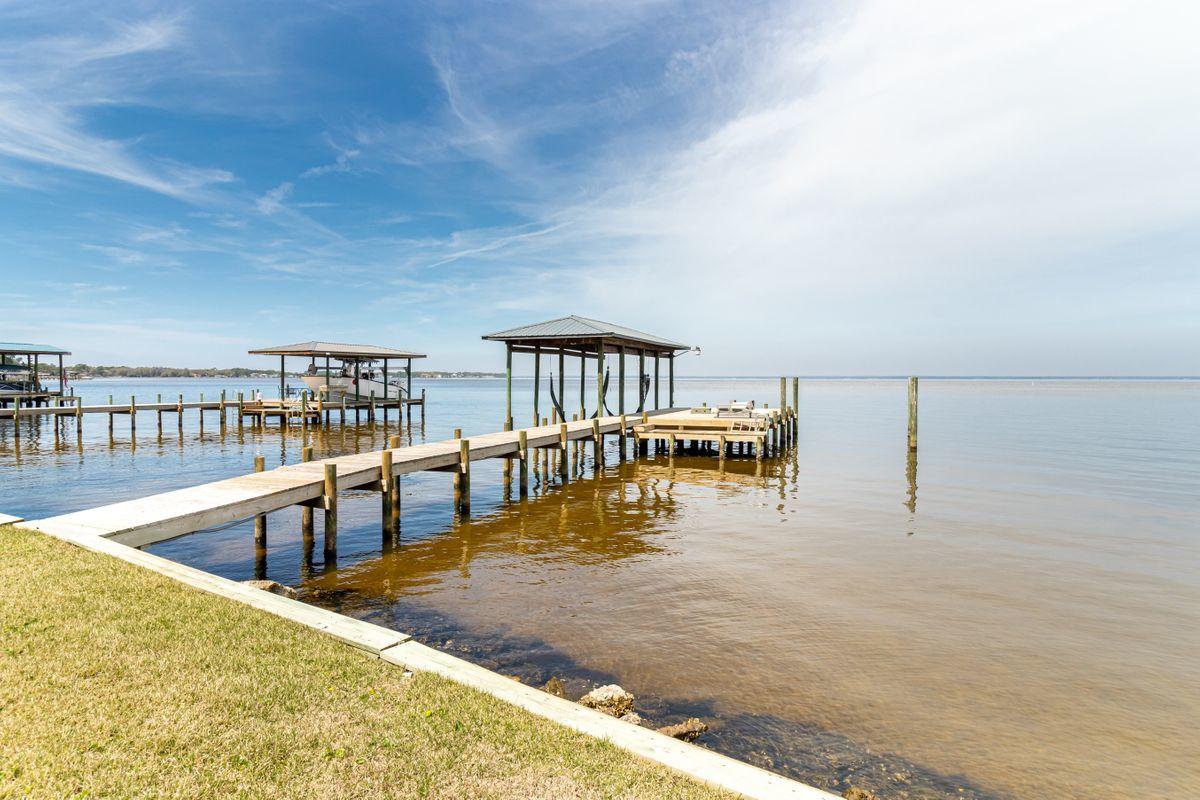 HEWETT BAYOU - Residential
