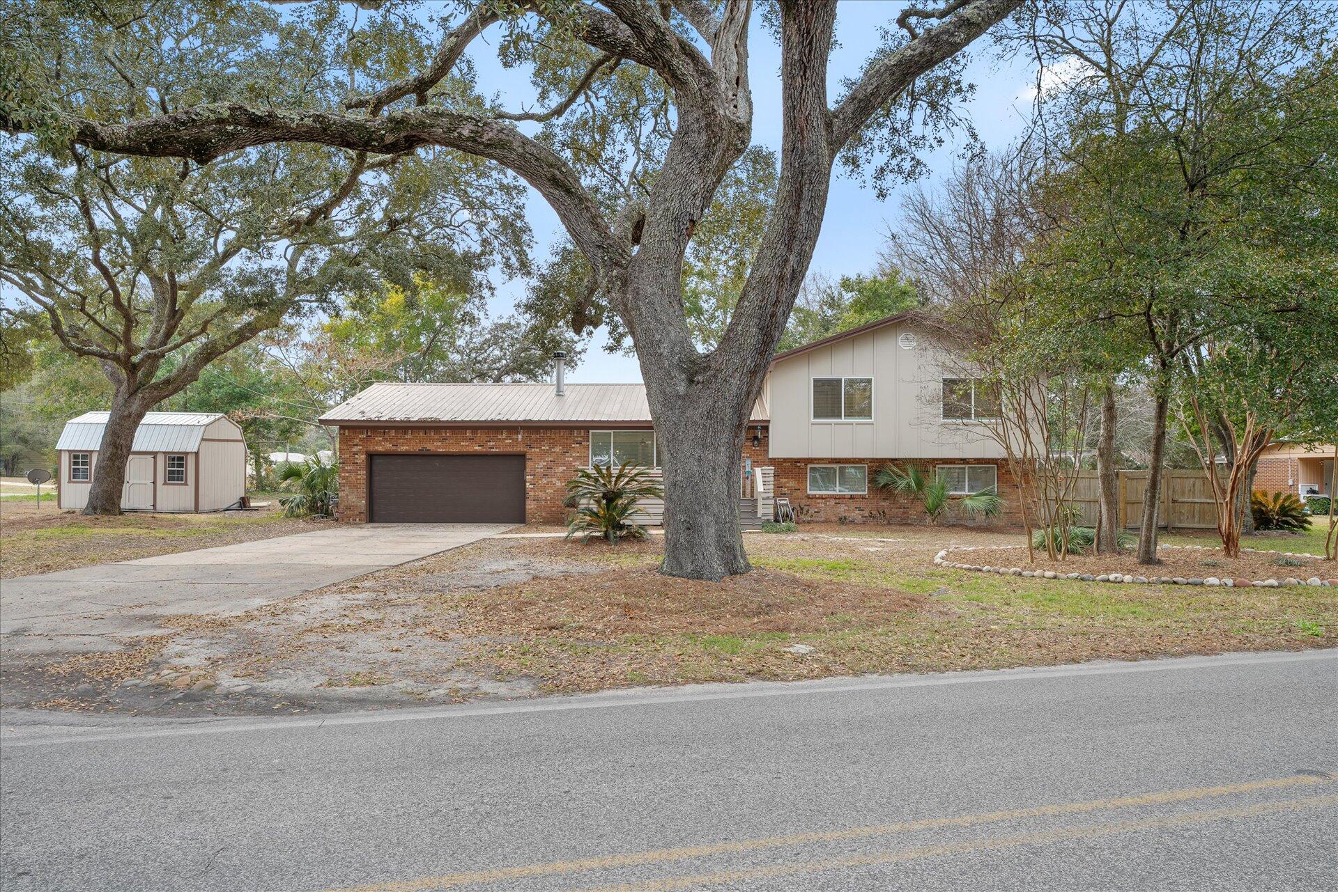 COLONIAL ESTATES - Residential