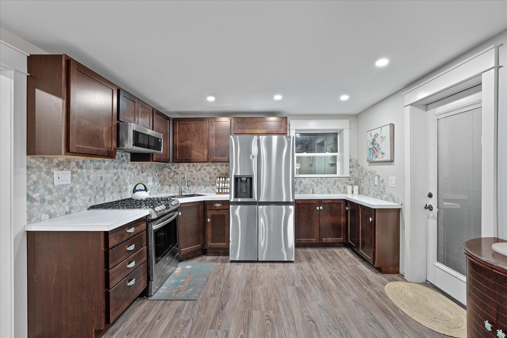 COLONIAL ESTATES - Residential