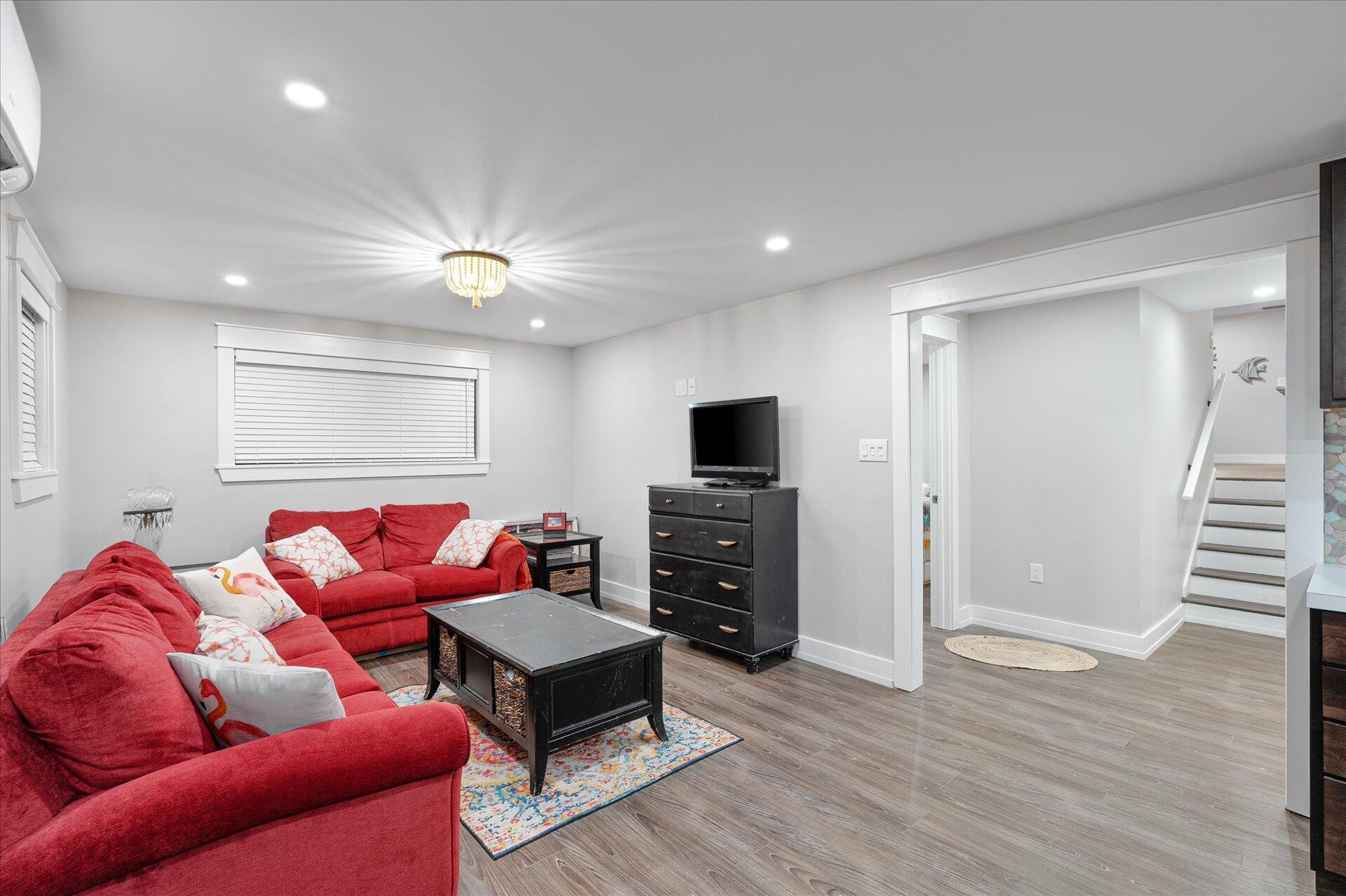 COLONIAL ESTATES - Residential