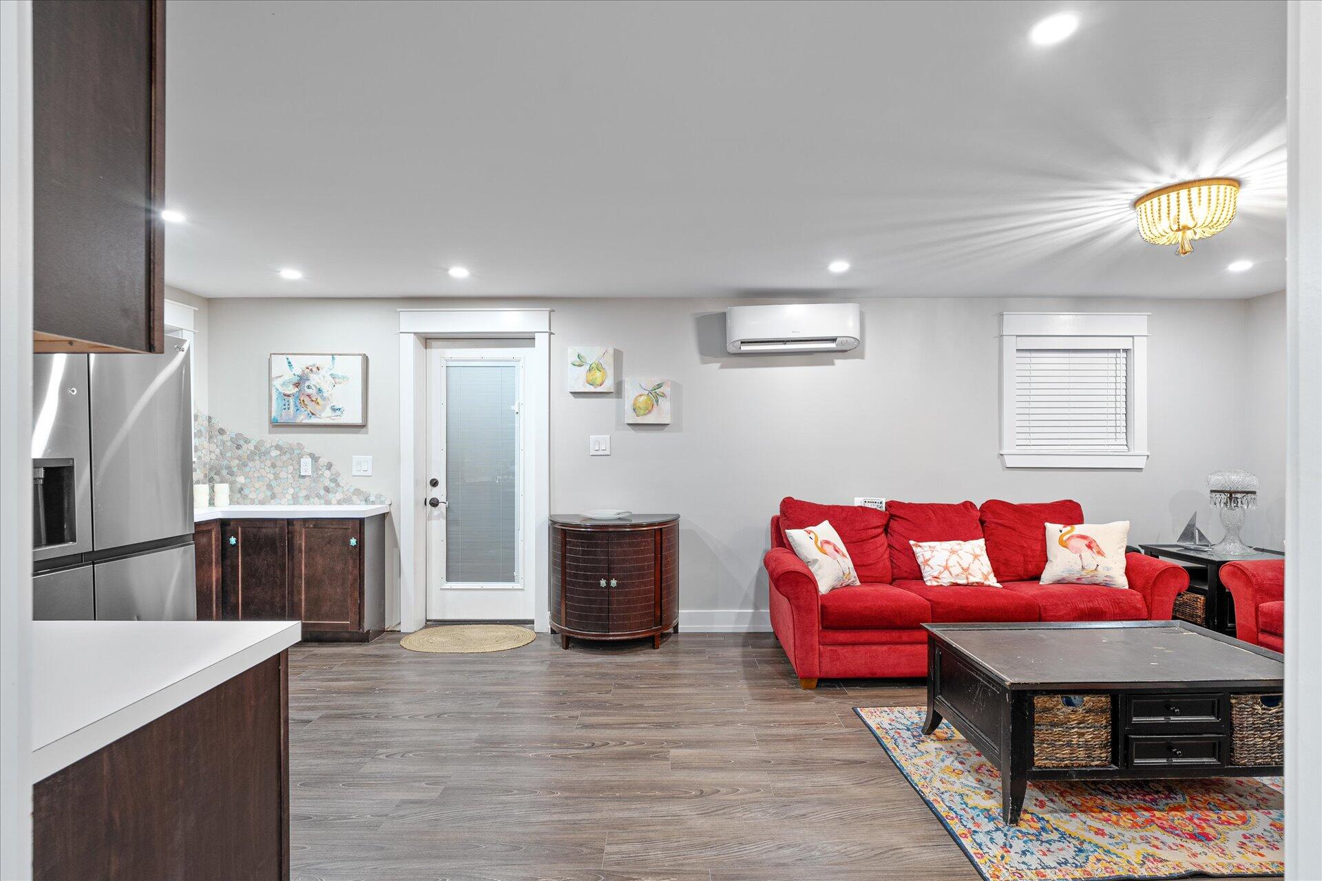 COLONIAL ESTATES - Residential